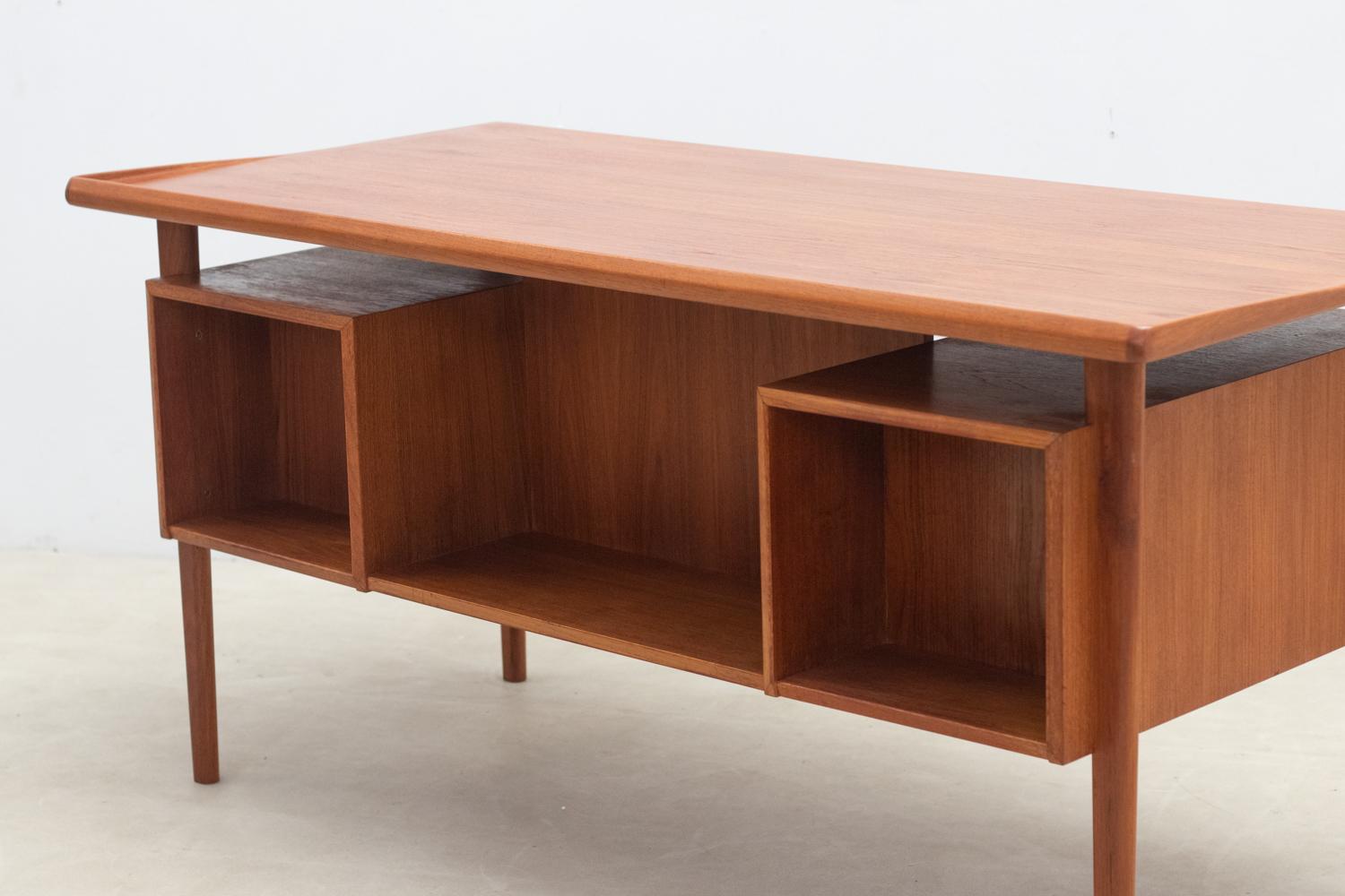 Mid-Century desk by Peter Løvig Nielsen, 1960s For Sale 8