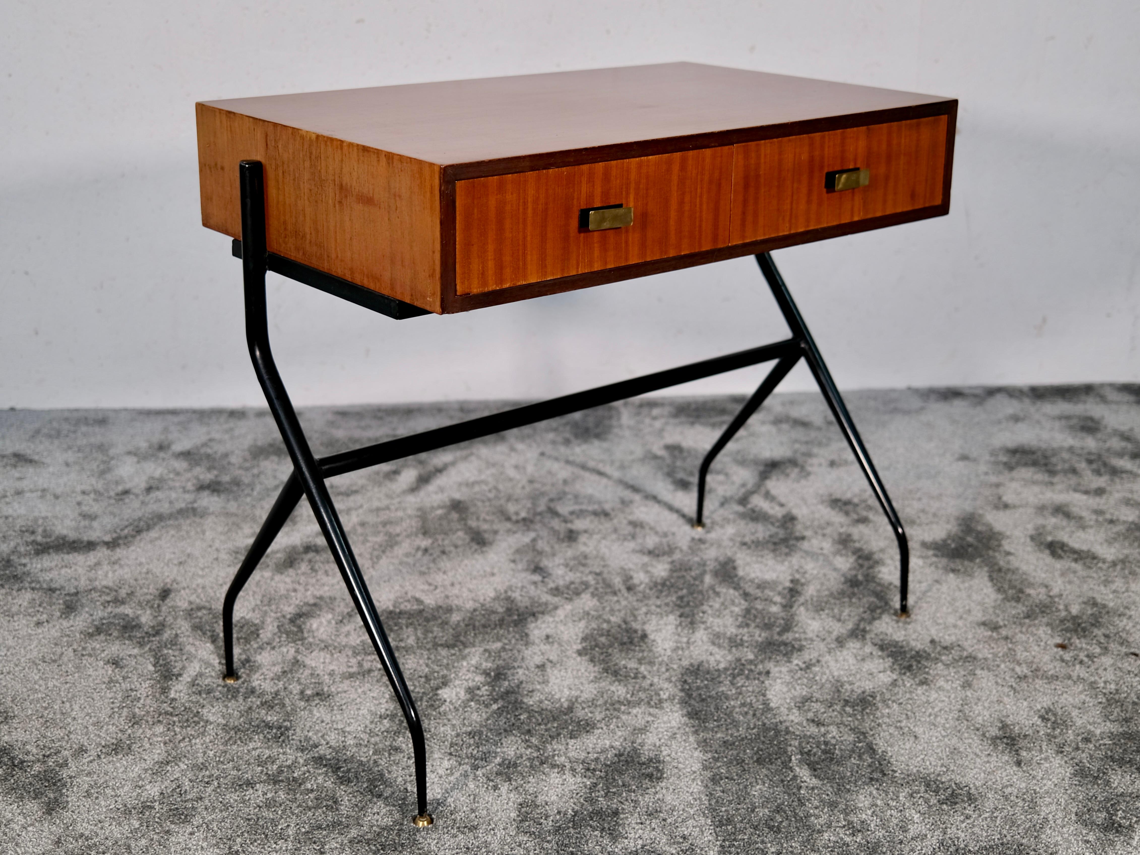 Bureau du milieu du siècle dernier de Silvio Cavatorta en acajou sur tubes en acier, Italie, années 1960 en vente 8