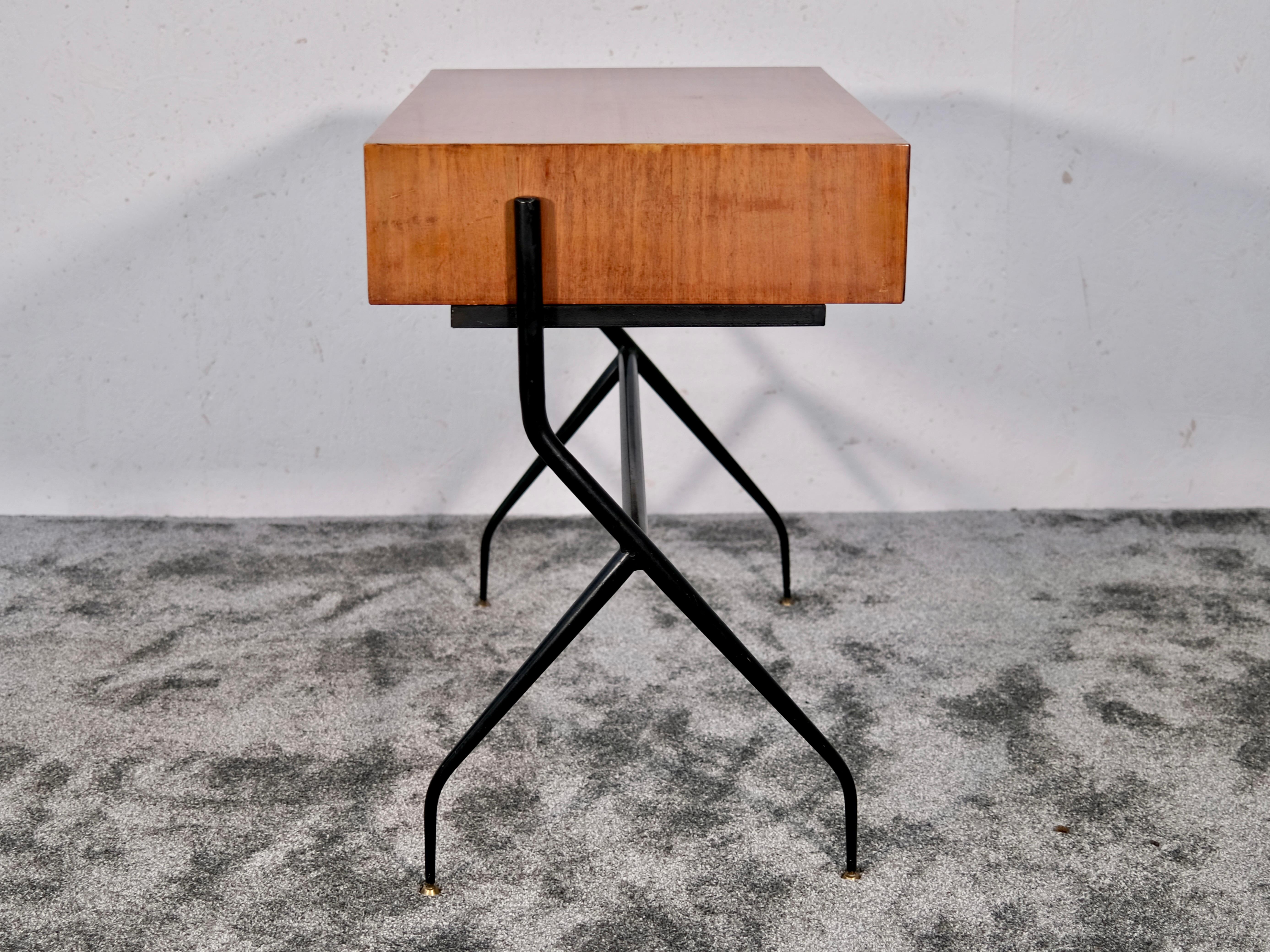 Bureau du milieu du siècle dernier de Silvio Cavatorta en acajou sur tubes en acier, Italie, années 1960 en vente 9