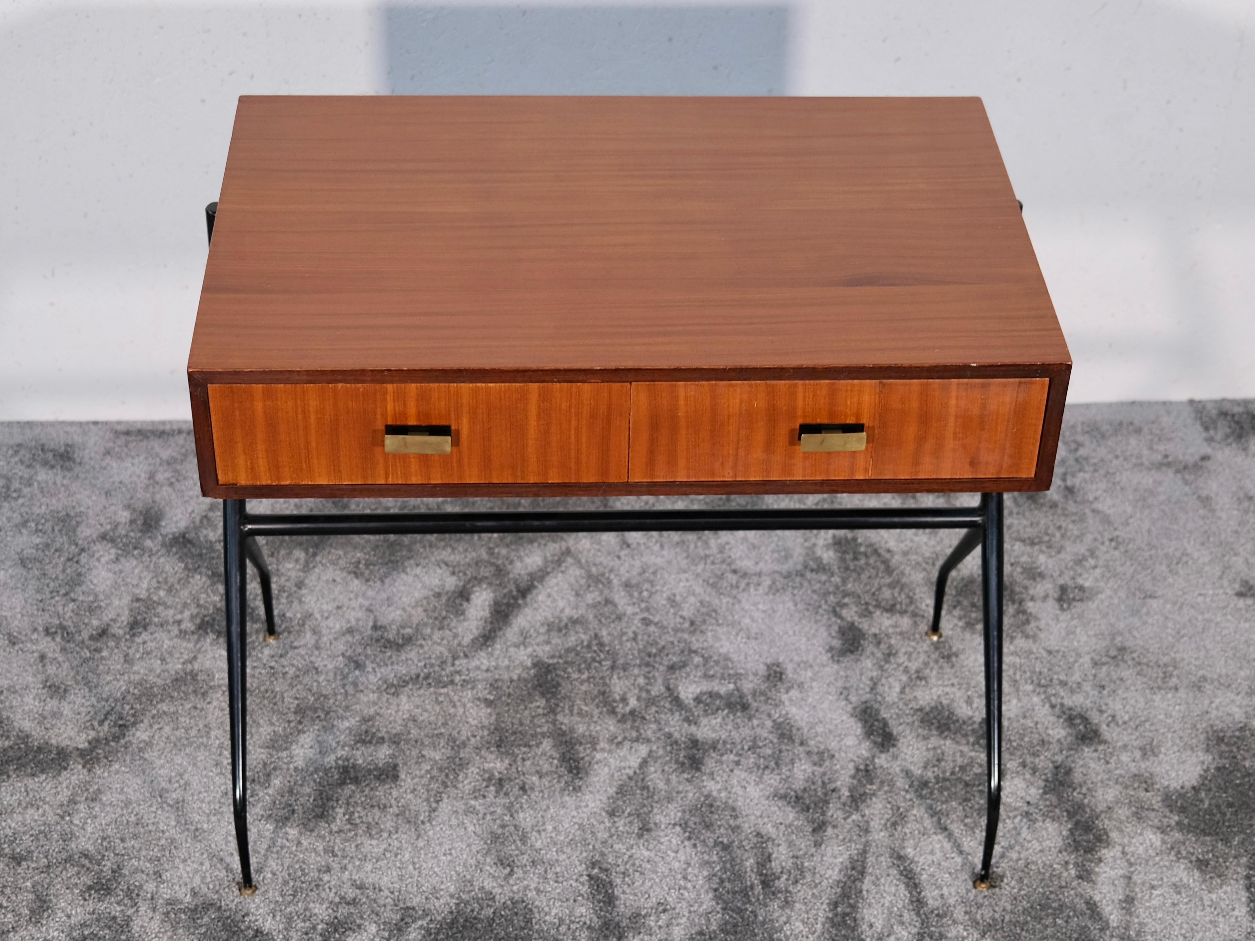Bureau du milieu du siècle dernier de Silvio Cavatorta en acajou sur tubes en acier, Italie, années 1960 Bon état - En vente à Ulm, DE