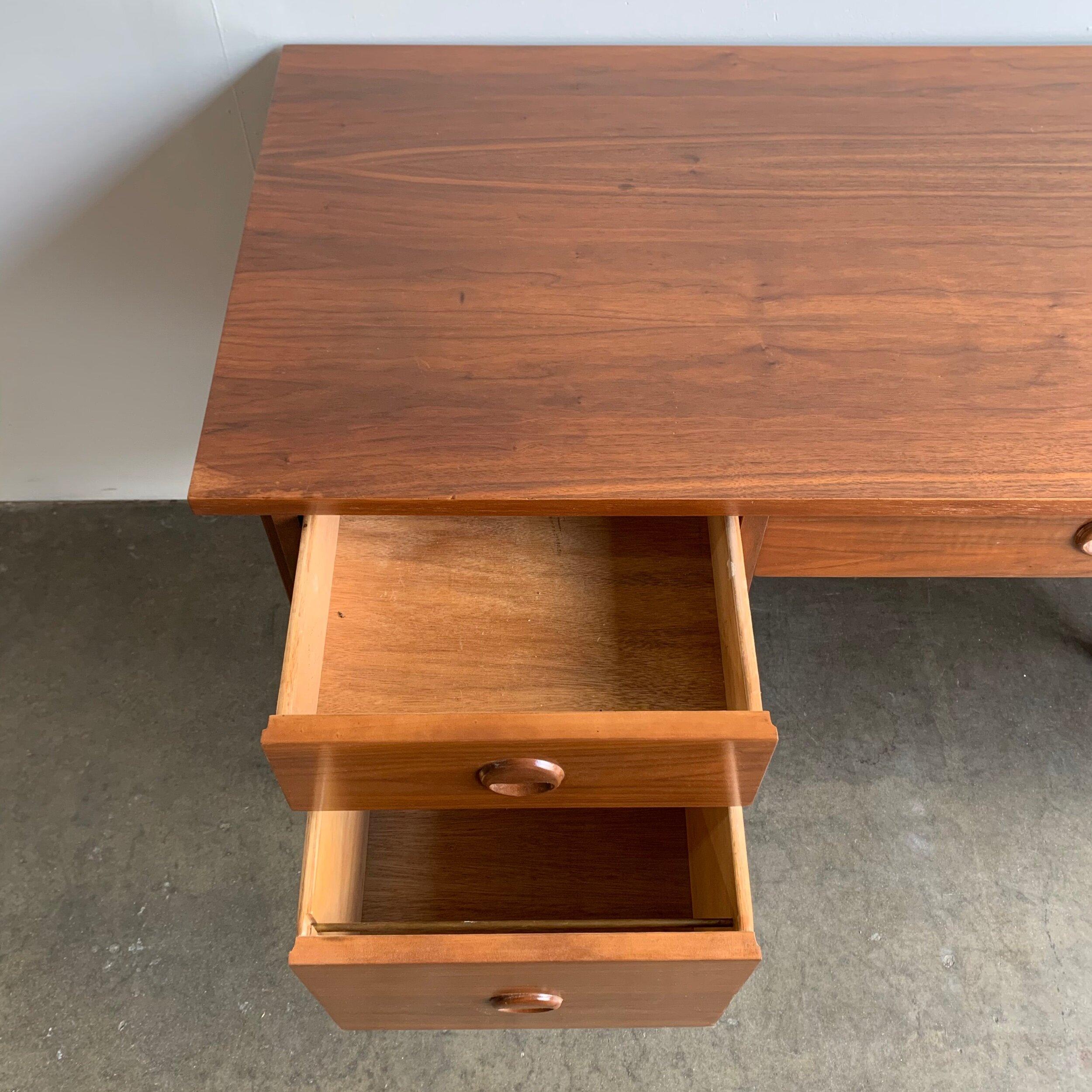 Mid Century Desk by Stanley In Good Condition In Los Angeles, CA