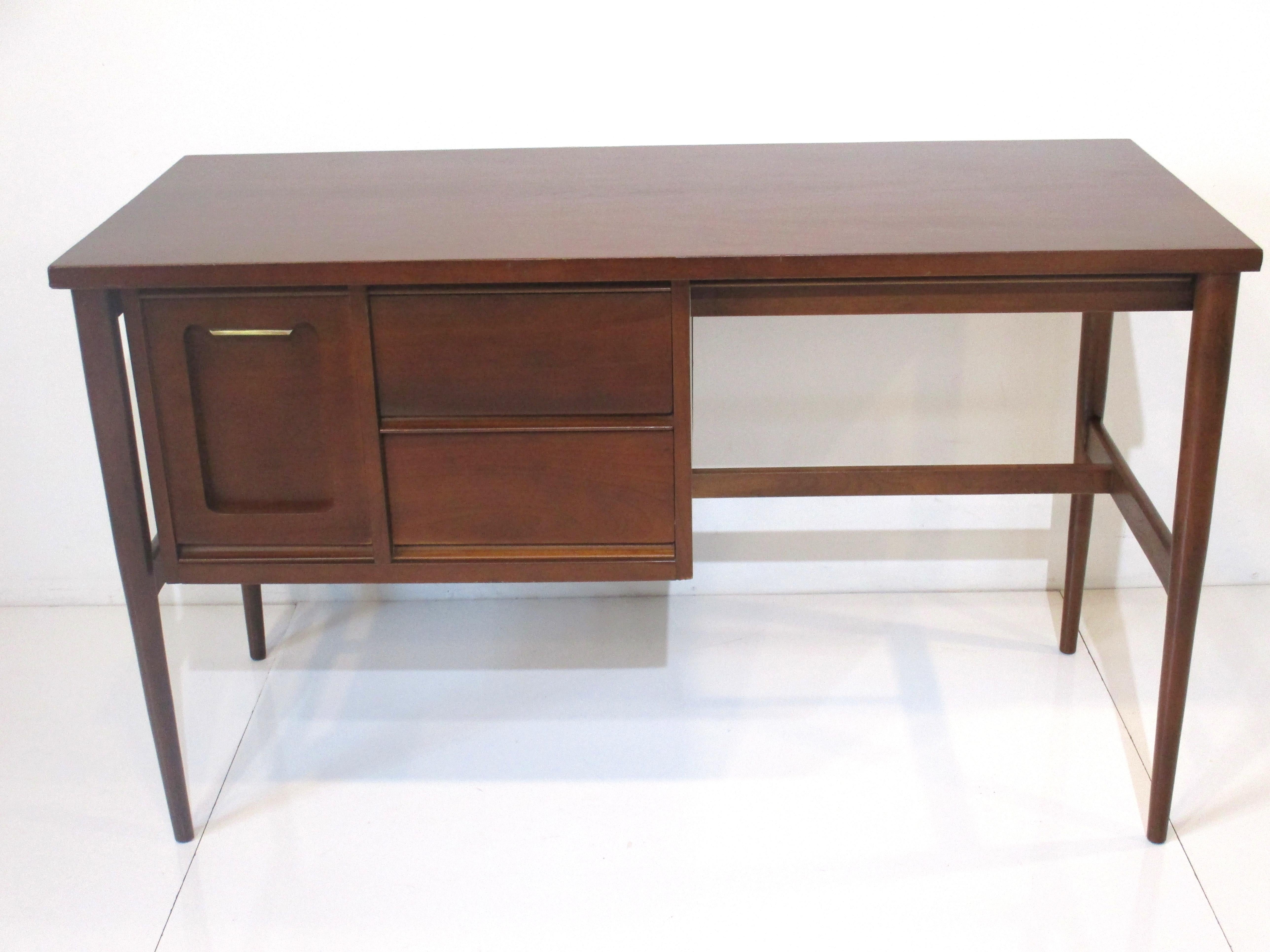 Mid-Century Desk by the Bassett Furniture Co 1