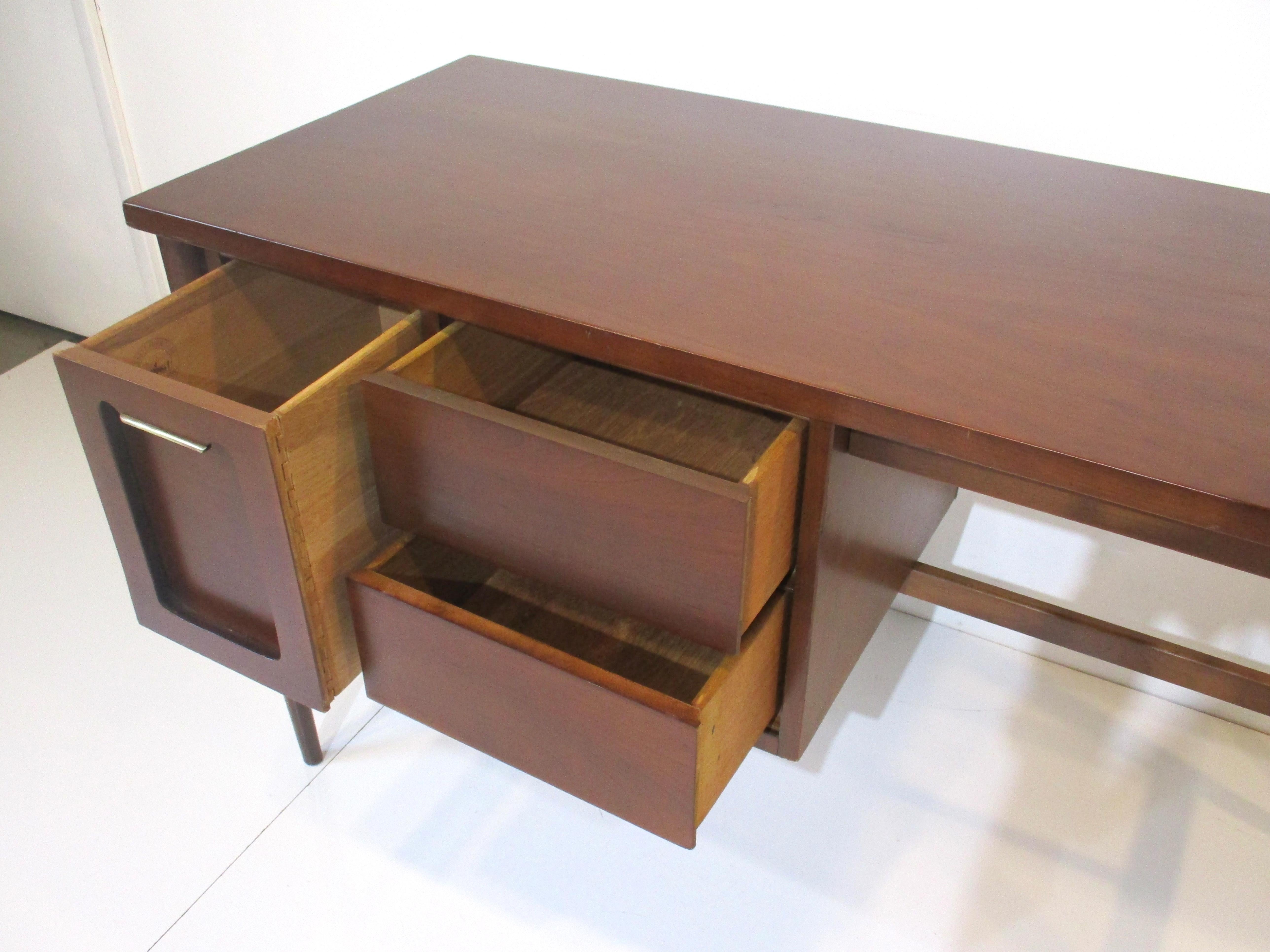 Mid-Century Modern Mid-Century Desk by the Bassett Furniture Co