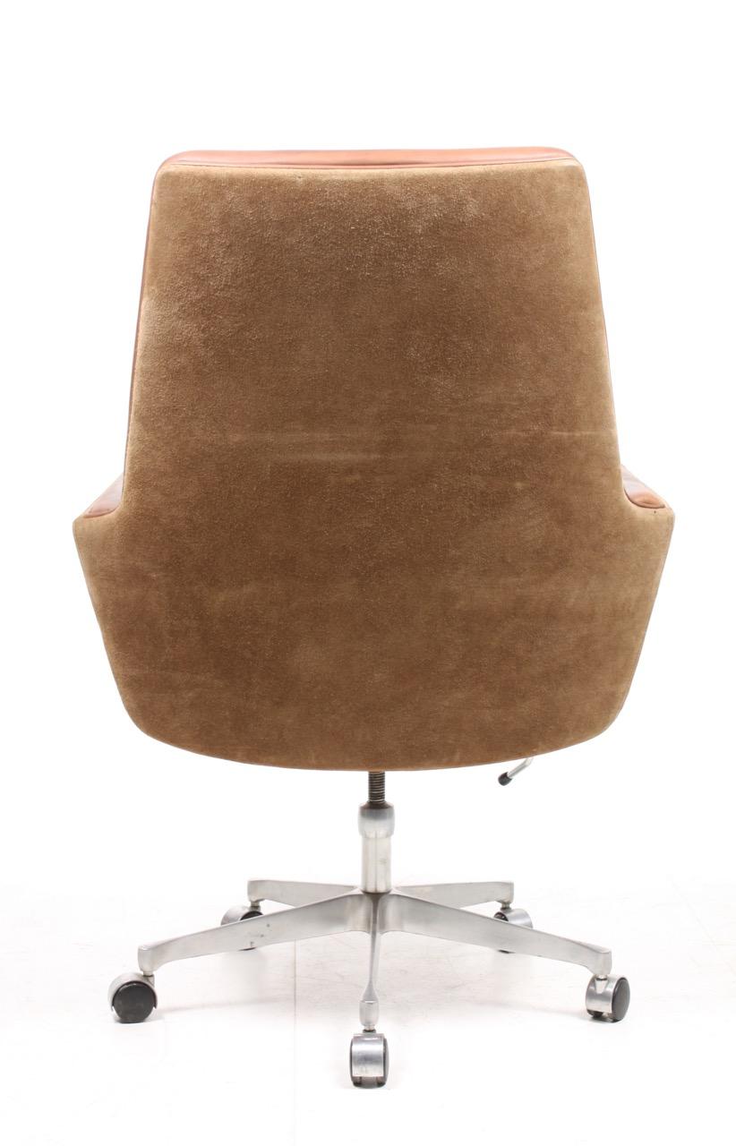 Midcentury Desk Chair in Suede and Leather by Finn Juhl In Good Condition In Lejre, DK
