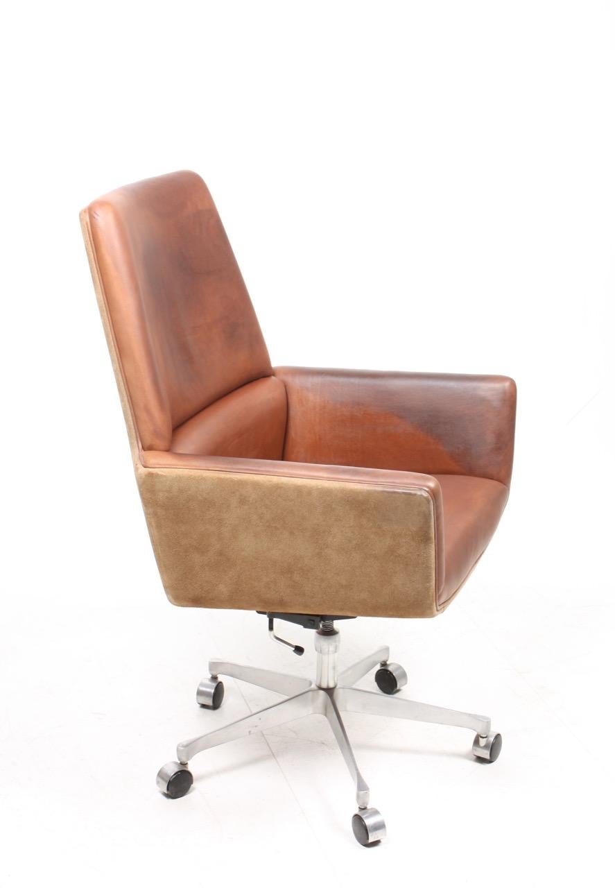 Midcentury Desk Chair in Suede and Leather by Finn Juhl 2
