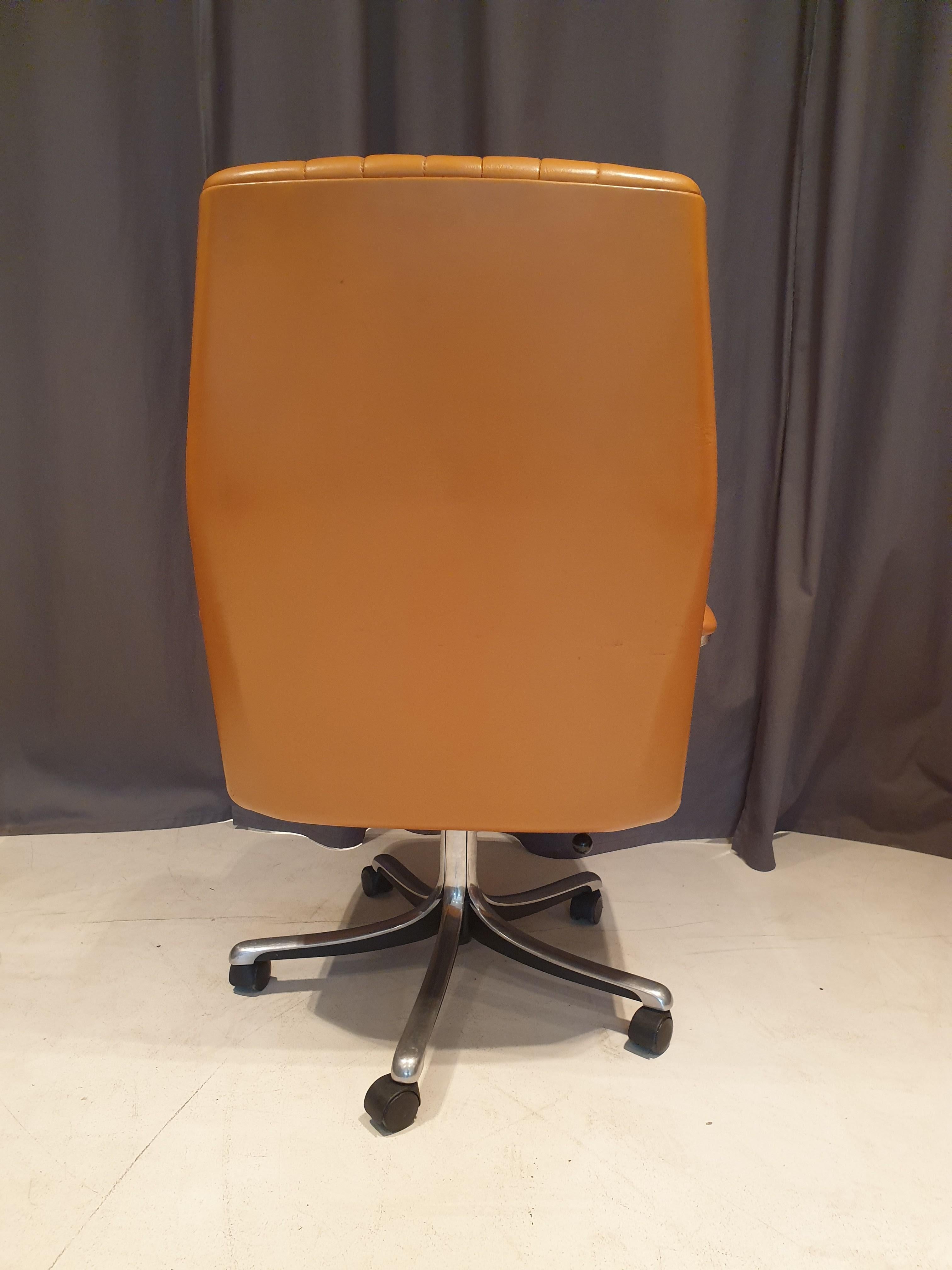 Mid-Century Modern Mid Century Desk Chair in Tan Leather Model P125D by Osvaldo Borsani