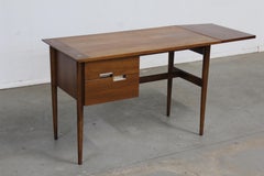 Dänischer moderner Mid-Century-Schreibtisch aus Nussbaumholz, Meron Gershun