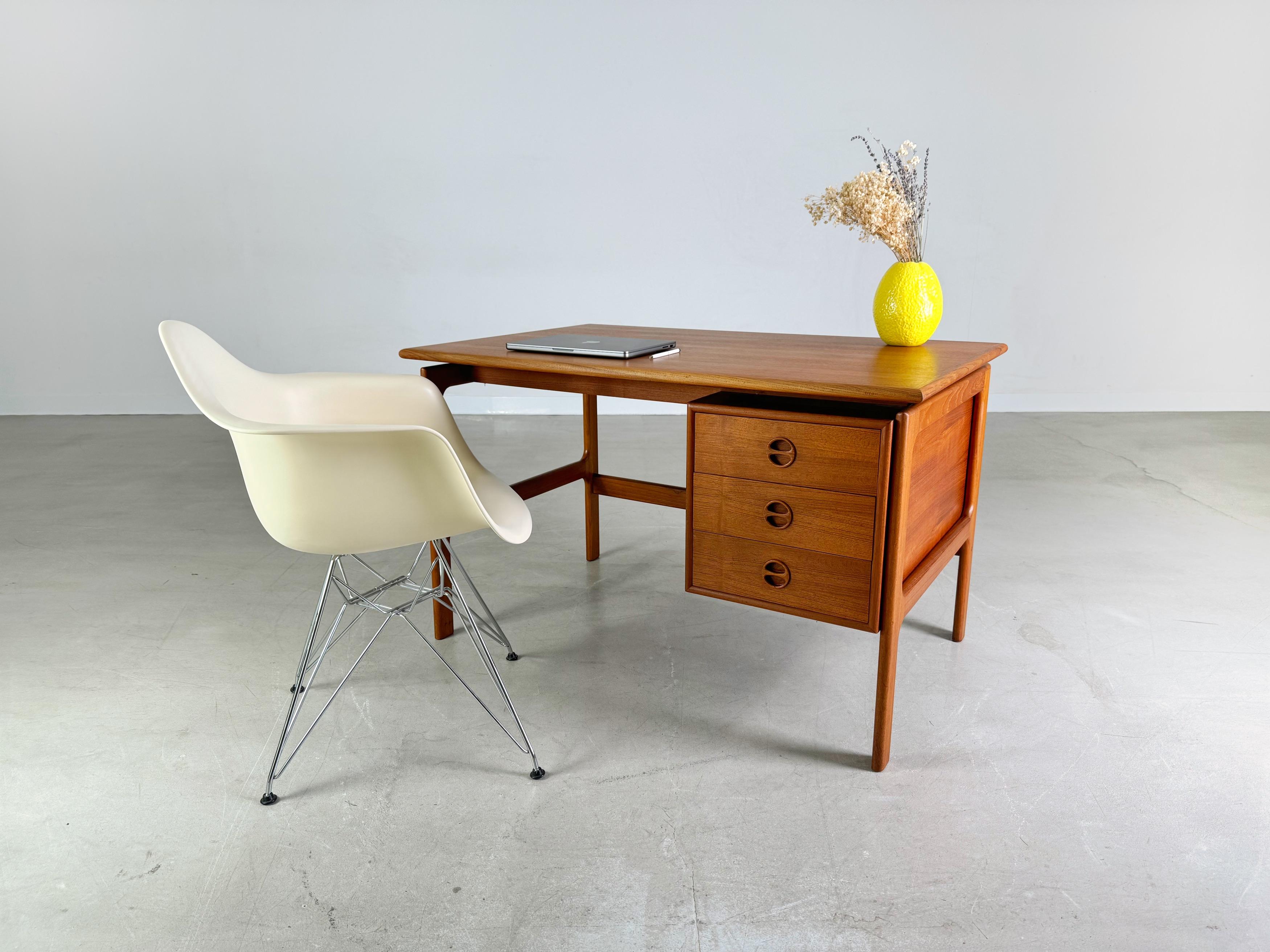Mid-Century Modern Mid Century desk Gasvig Mobler Arne Vodder Teak