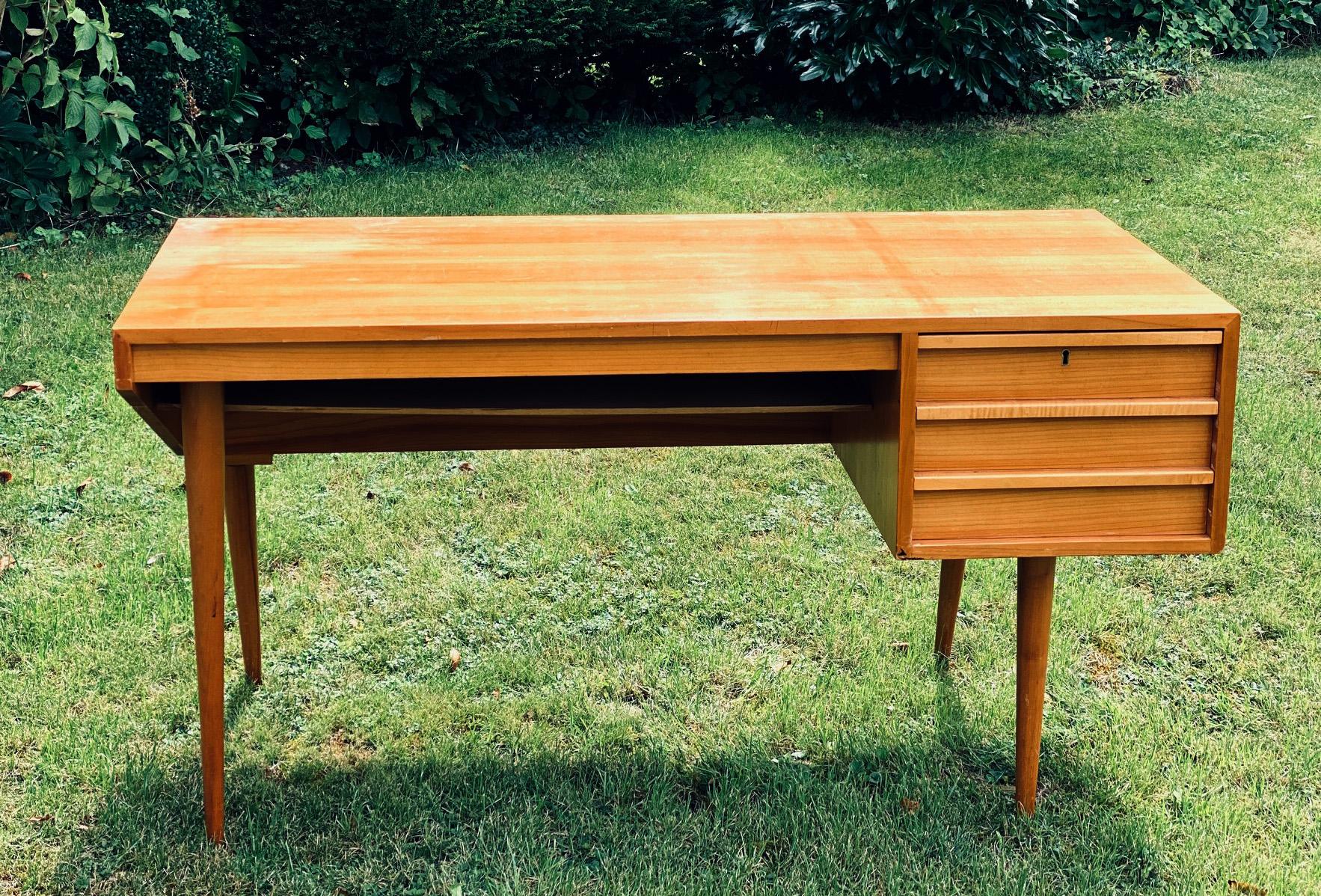 Midcentury more unusual and rare writing desk
German, possible Hellerau
with three drawers and place for books in the backside.
Cherrywood