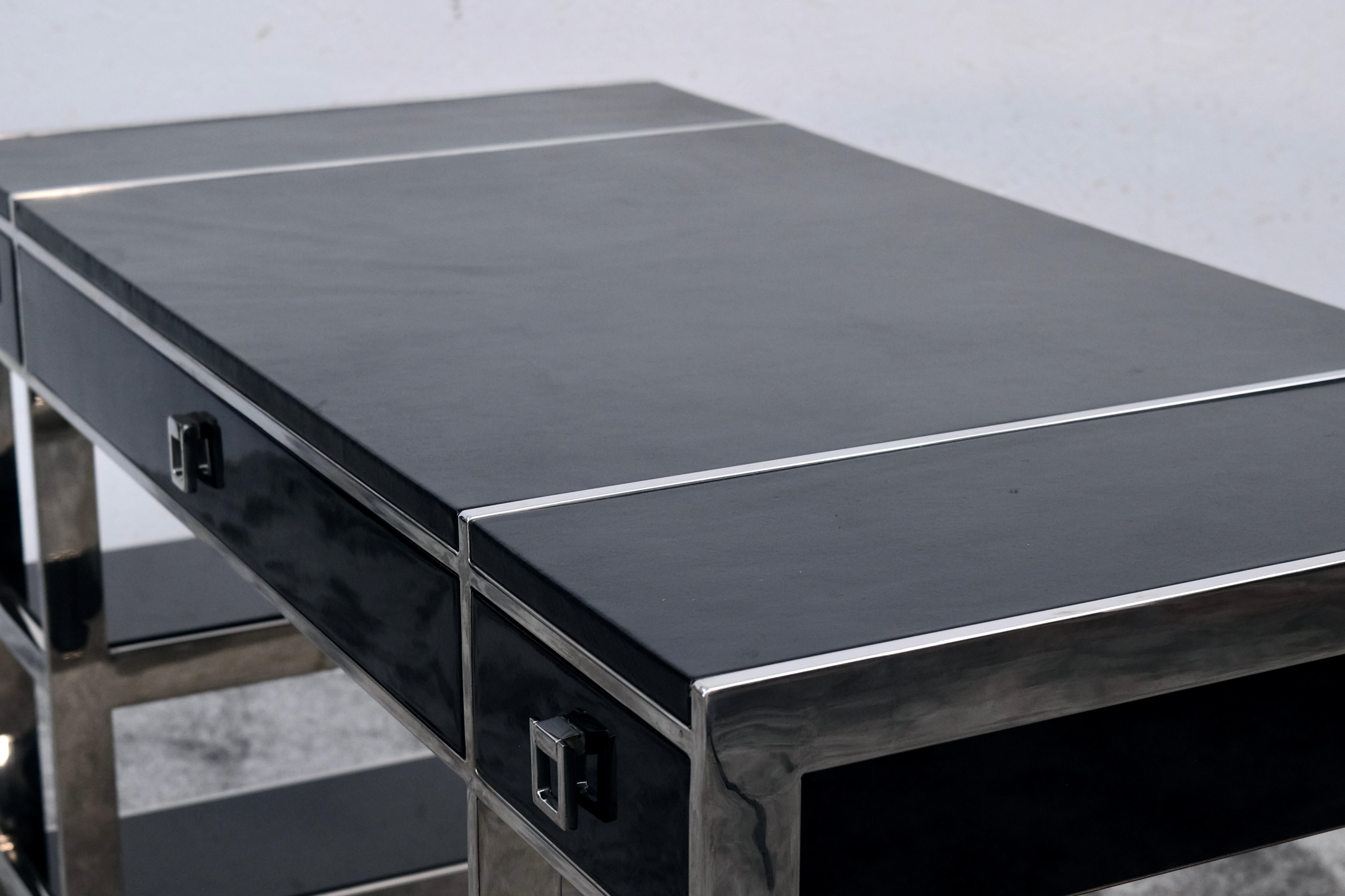 Scrivania di metà secolo in cromo e nero con cassetti e ripiani, anni '70 in vendita 2