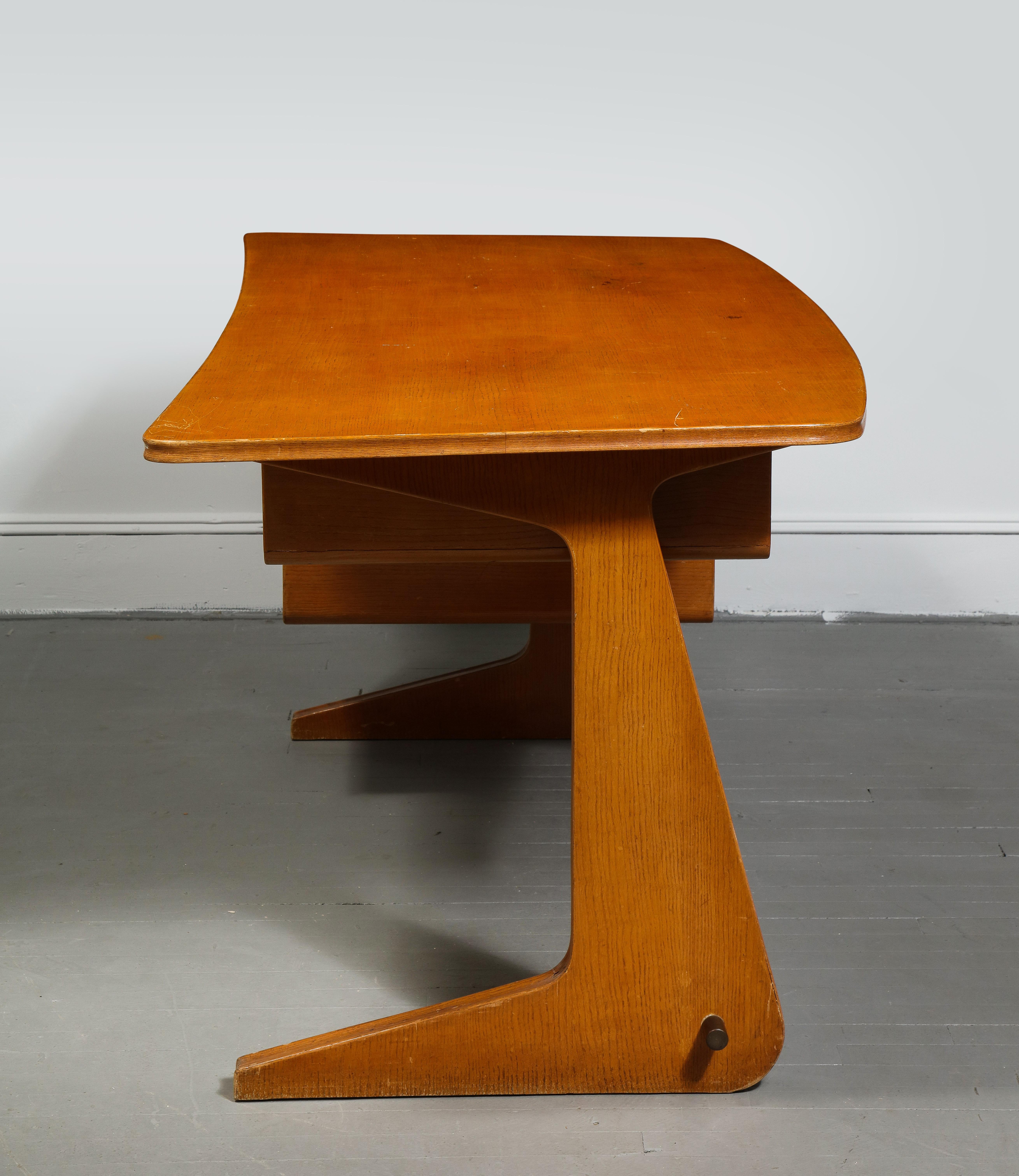 Mid-Century Desk in the Manner of Gio Ponti, Italy, circa 1950s 5
