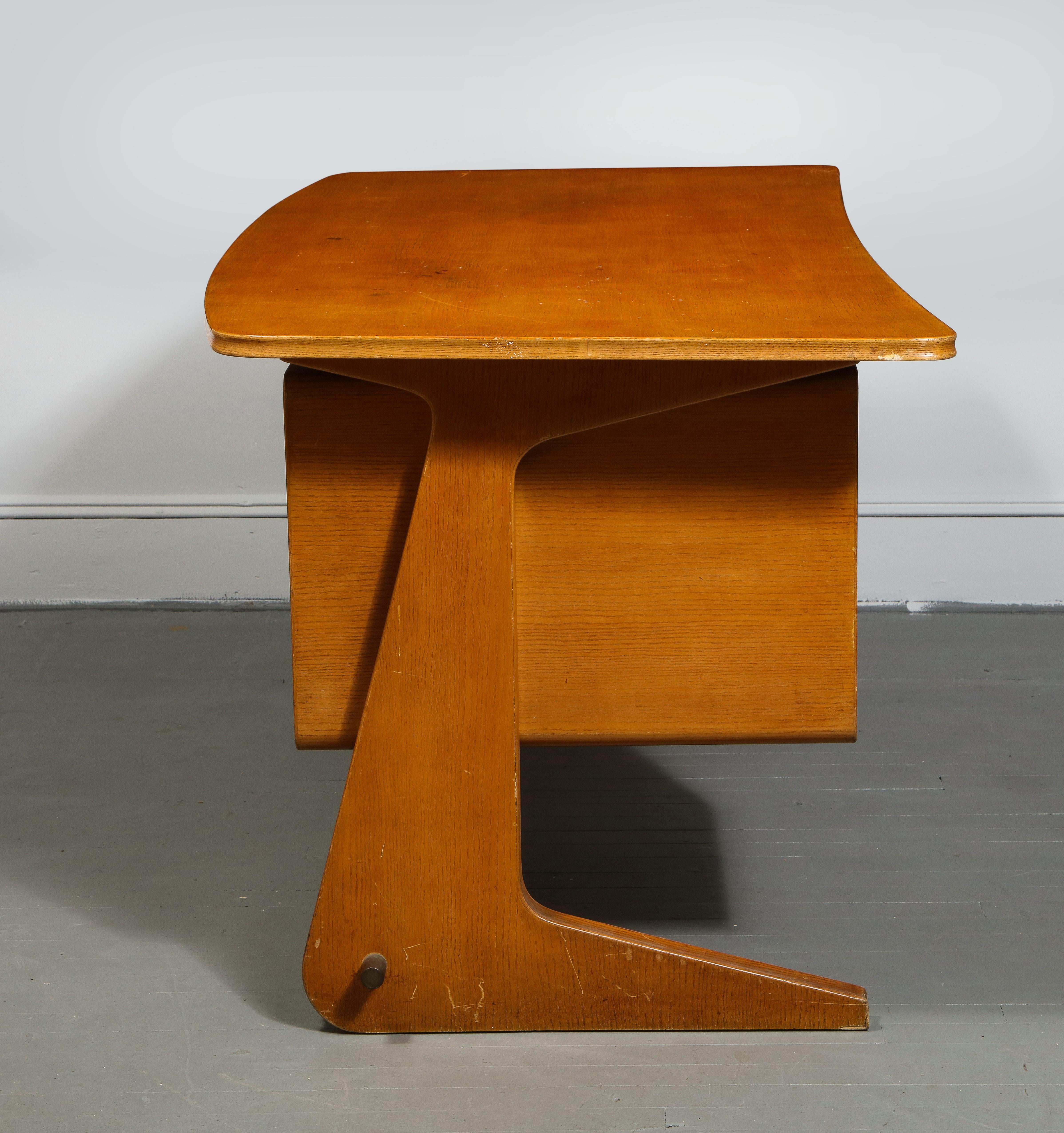 Mid-Century Desk in the Manner of Gio Ponti, Italy, circa 1950s 8