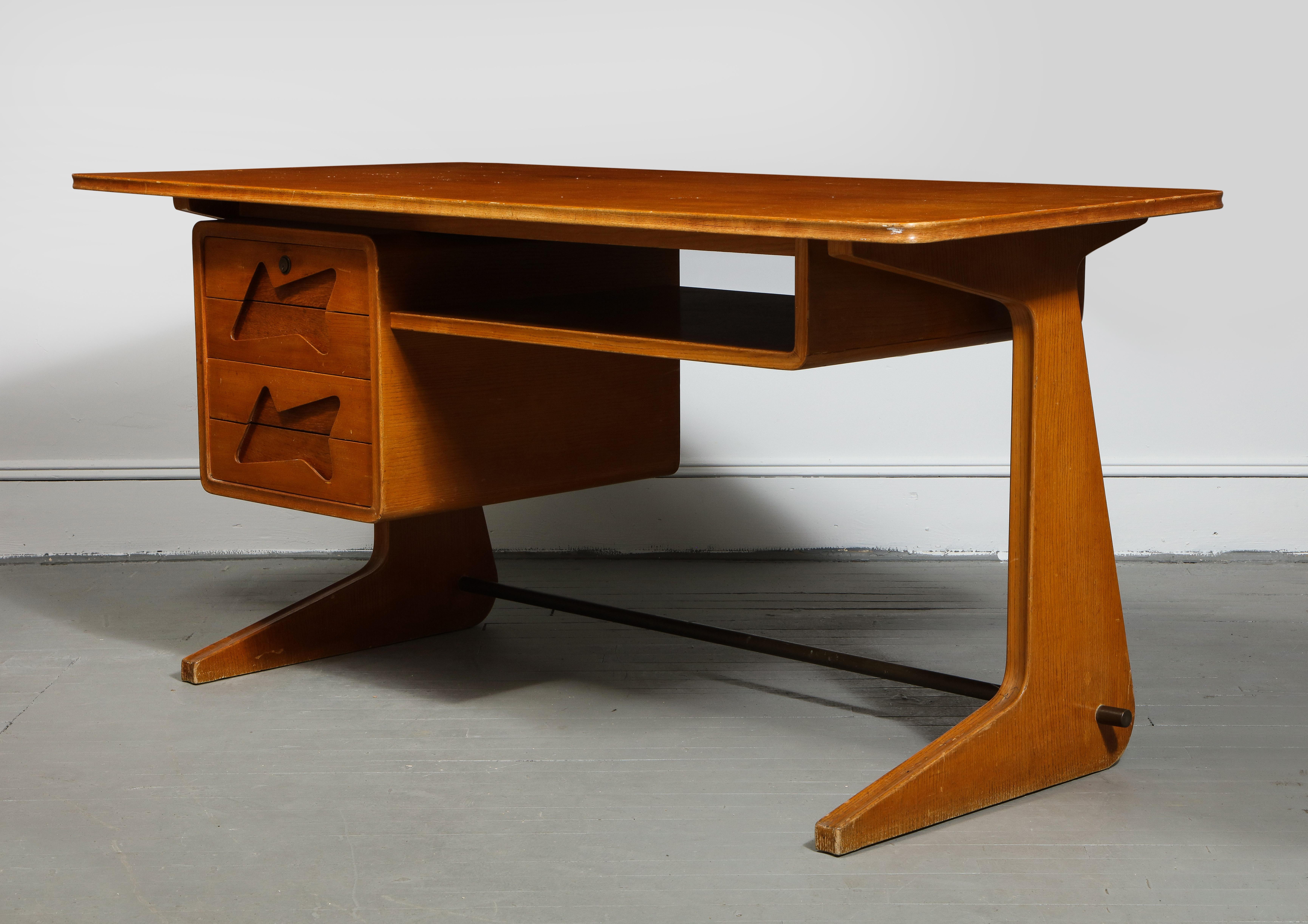 Mid-Century Desk in the Manner of Gio Ponti, Italy, circa 1950s 9