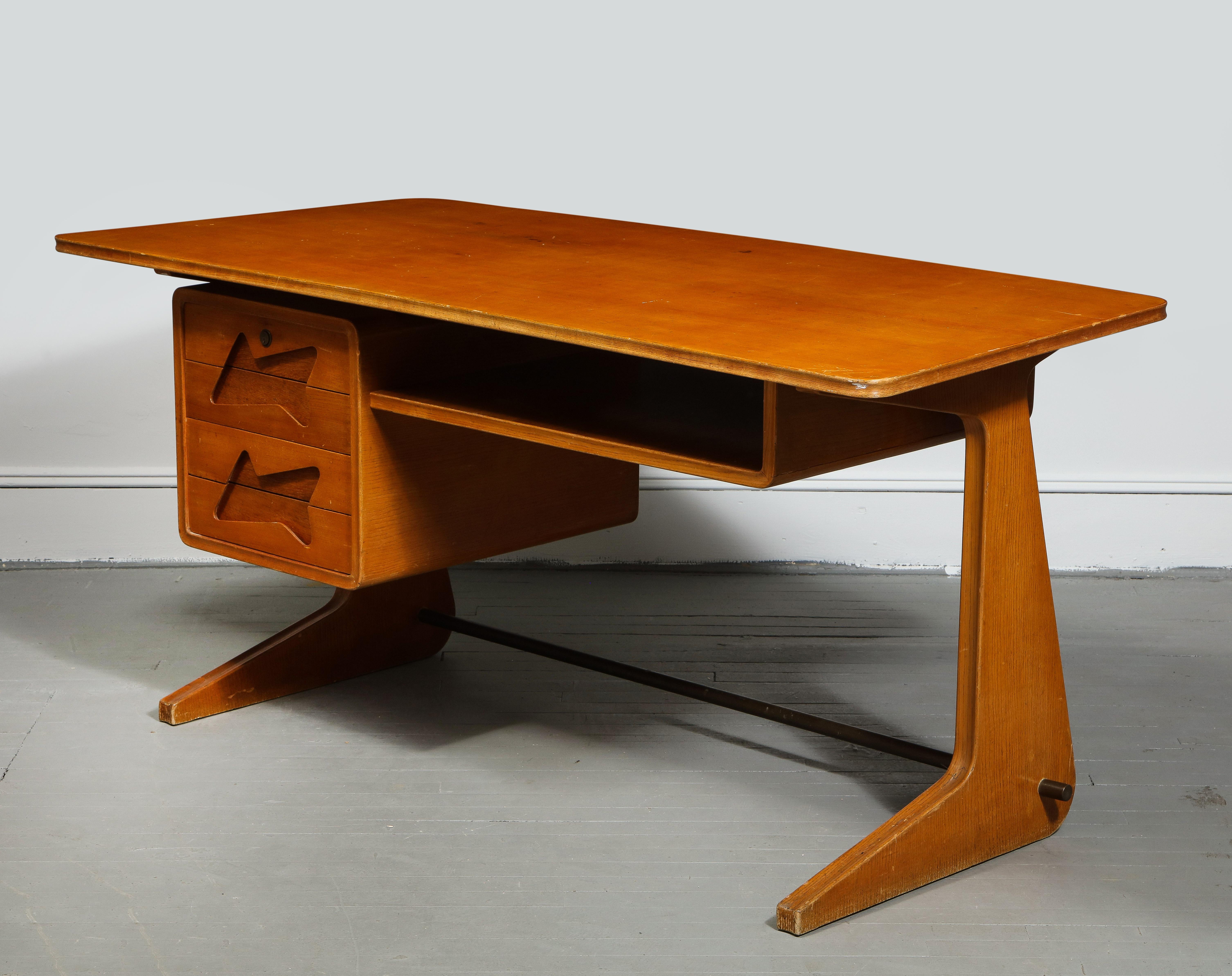 Mid-20th Century Mid-Century Desk in the Manner of Gio Ponti, Italy, circa 1950s