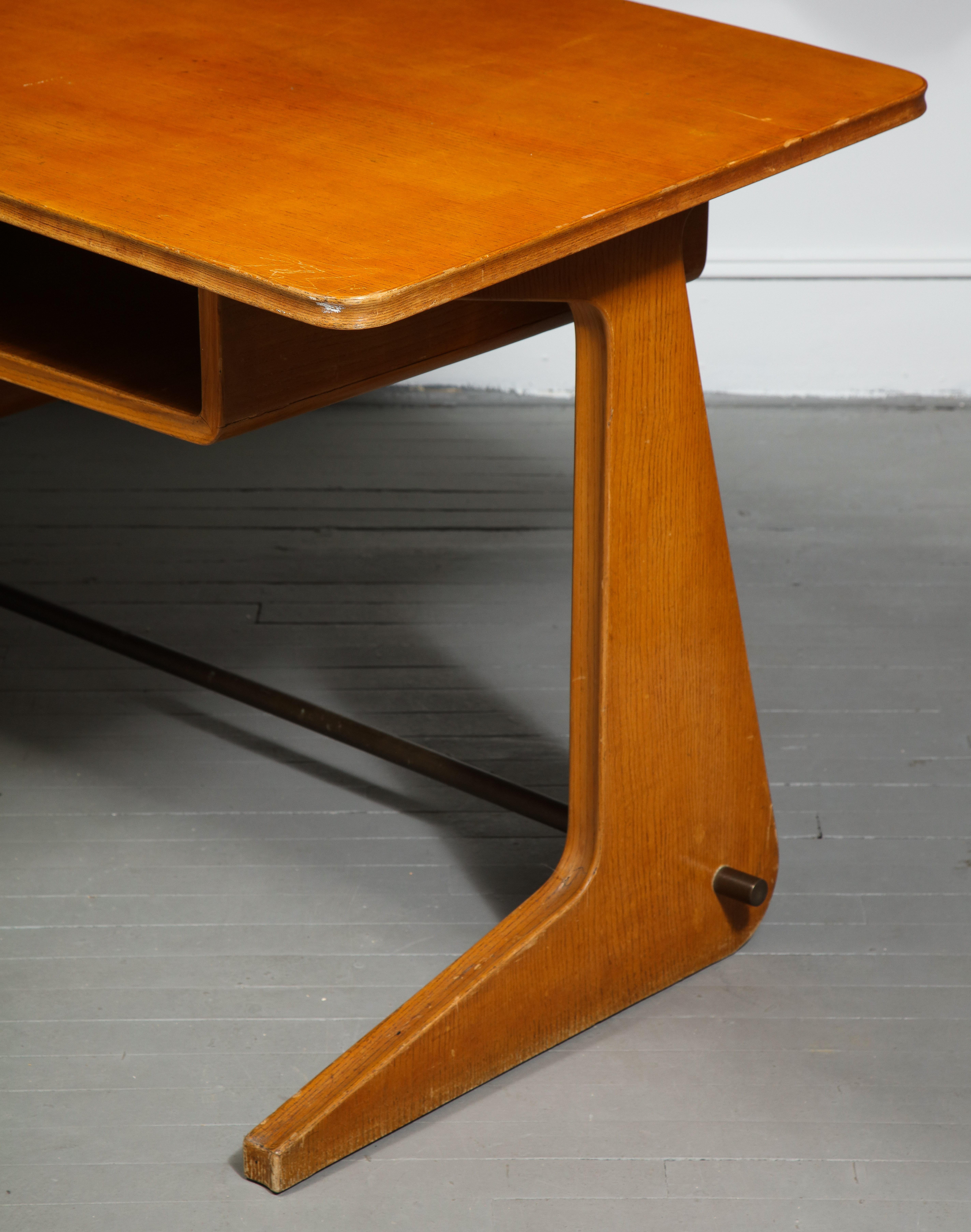 Metal Mid-Century Desk in the Manner of Gio Ponti, Italy, circa 1950s