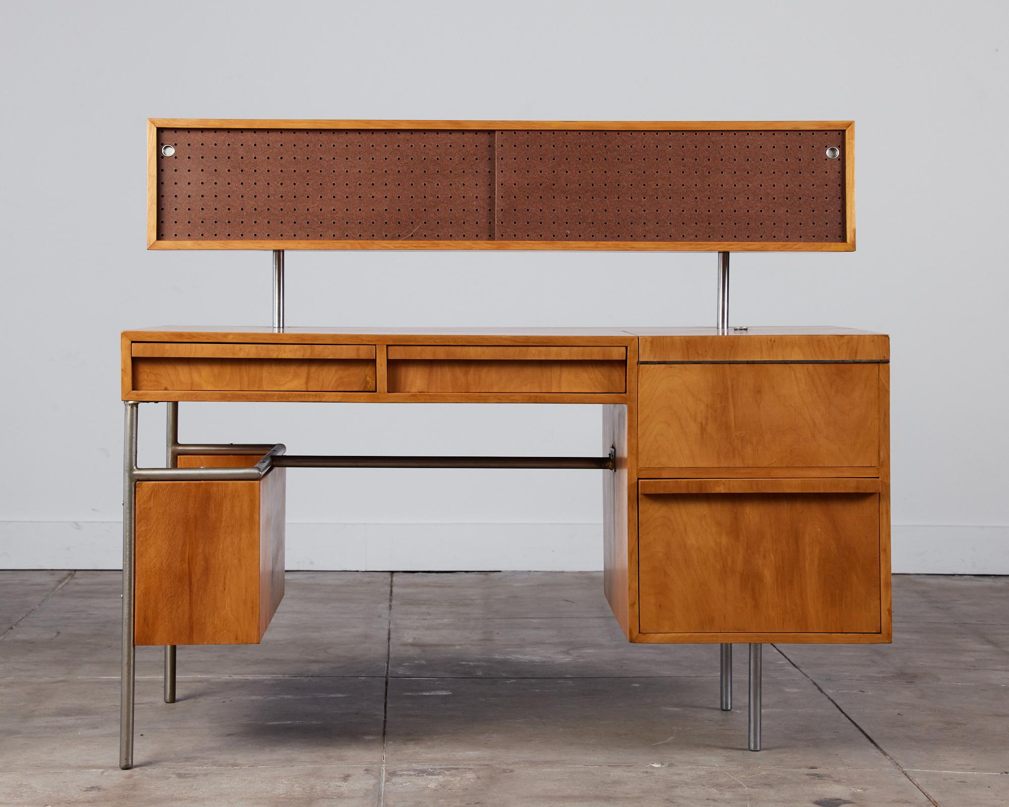 Mid-Century Modern Mid-Century Desk in the Style of Luther Conover