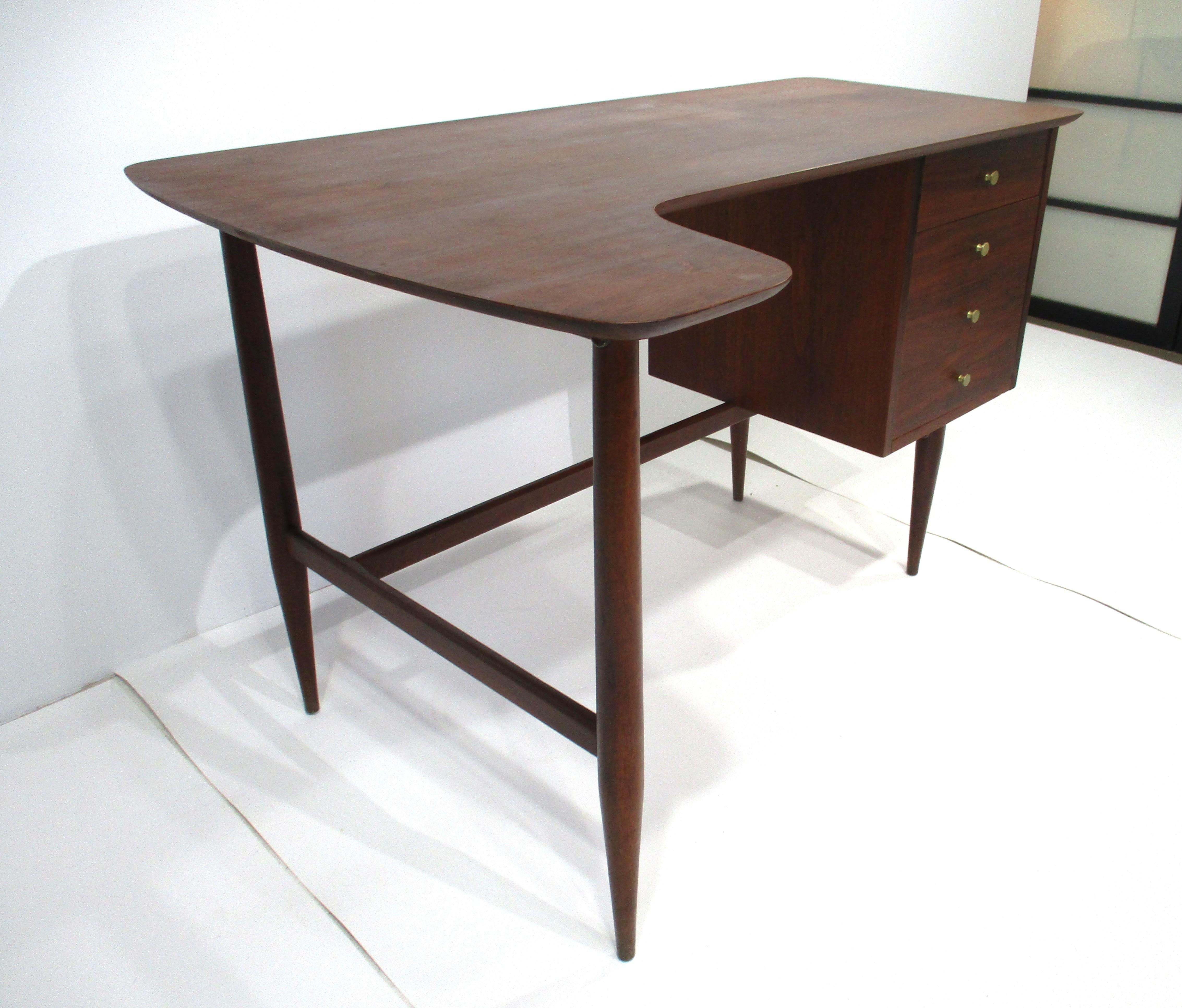 Mid-Century moderno Scrivania di metà secolo in stile Arne Vodder con sedia Allan Gould in vendita
