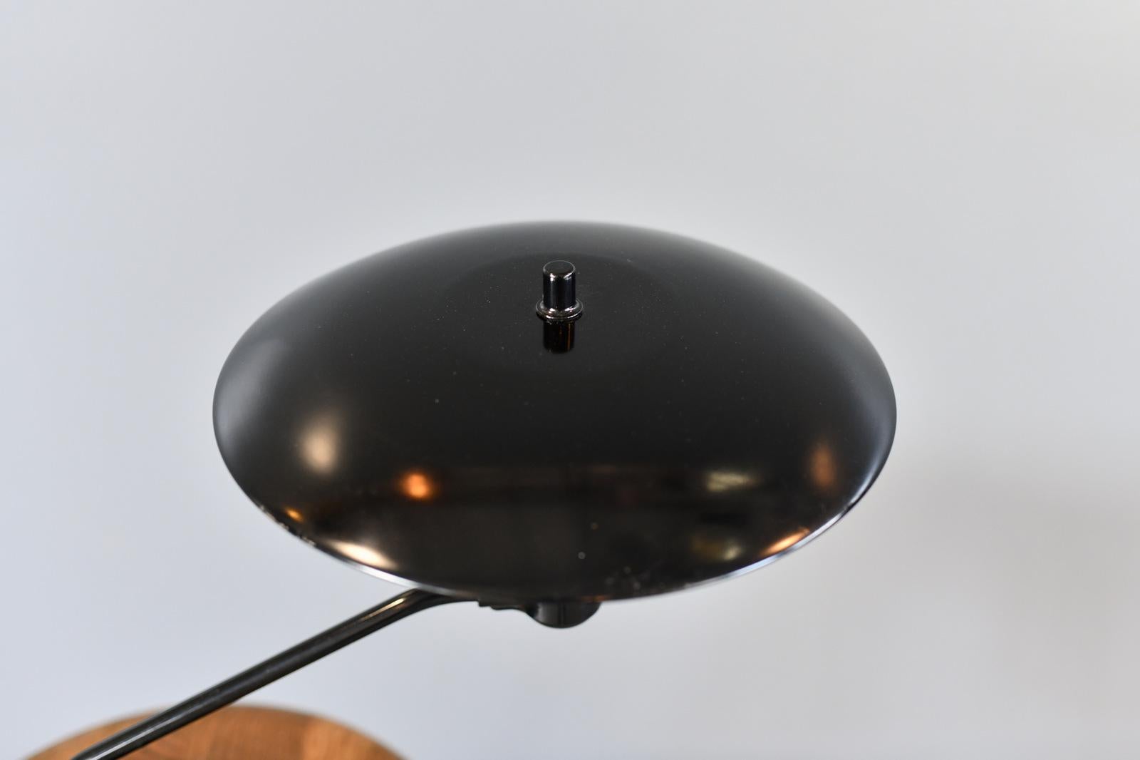 Lámpara de escritorio de mediados de siglo de Art Speciality Chicago Circa 1950s en venta 1