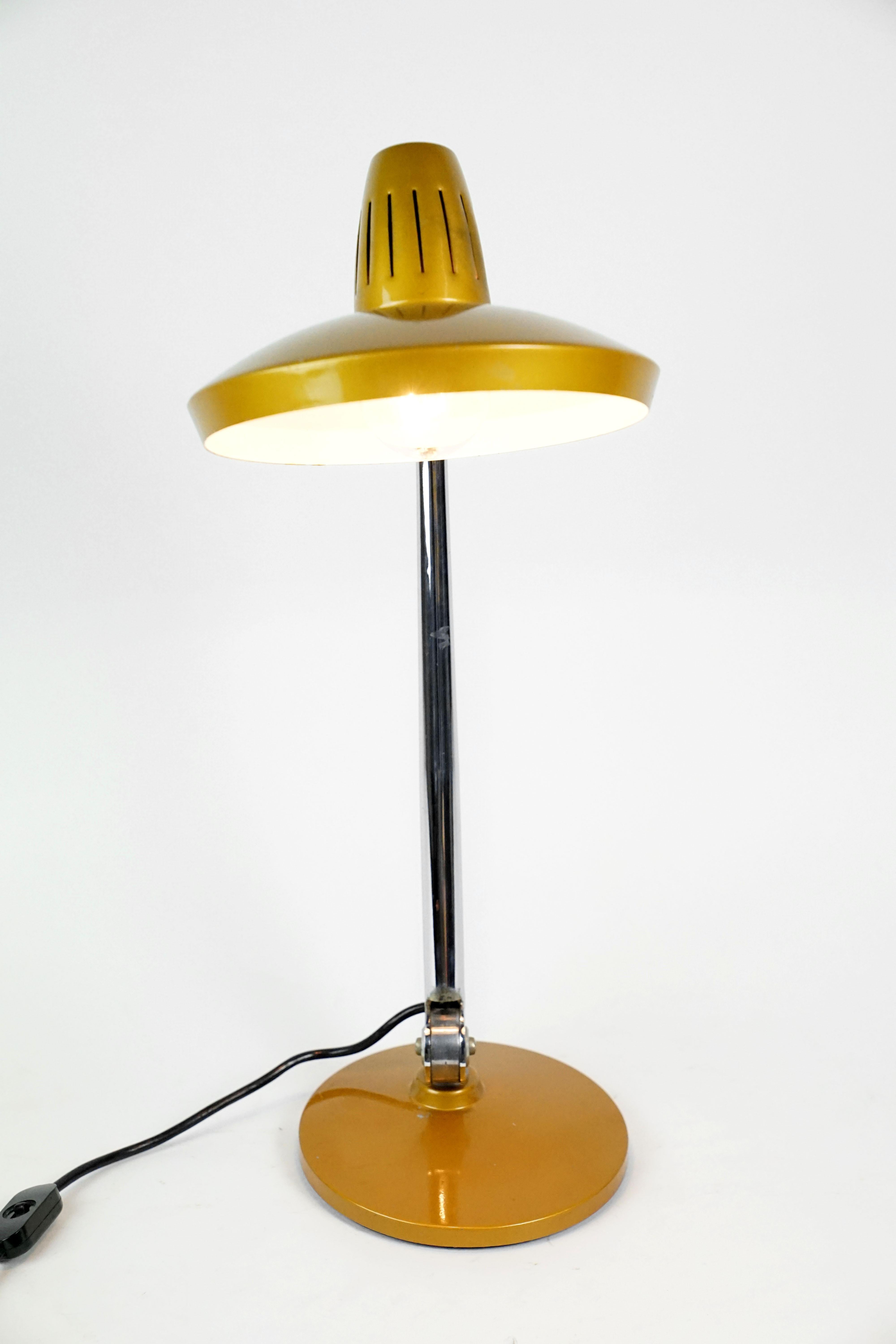 Midcentury Desk Lamp by Fase Madrid, 1960s In Good Condition For Sale In Vienna, Austria