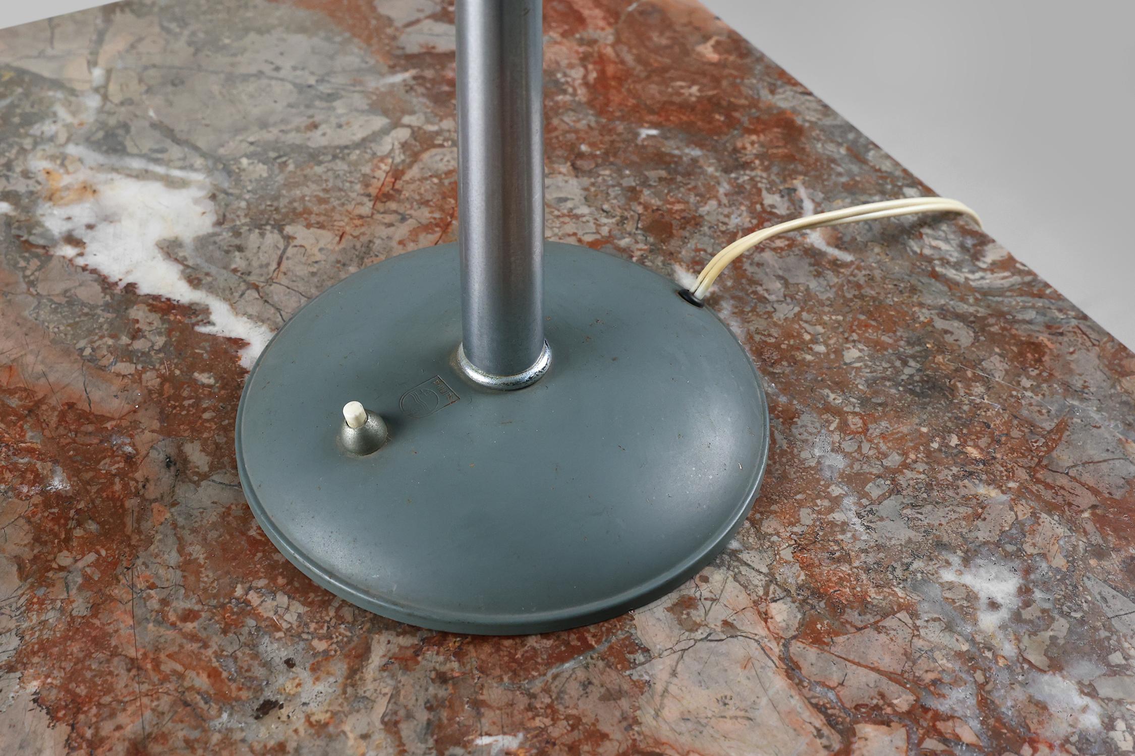Lampe de bureau du milieu du siècle par Louis Kalff pour Philips, The Netherlands 1950s en vente 3