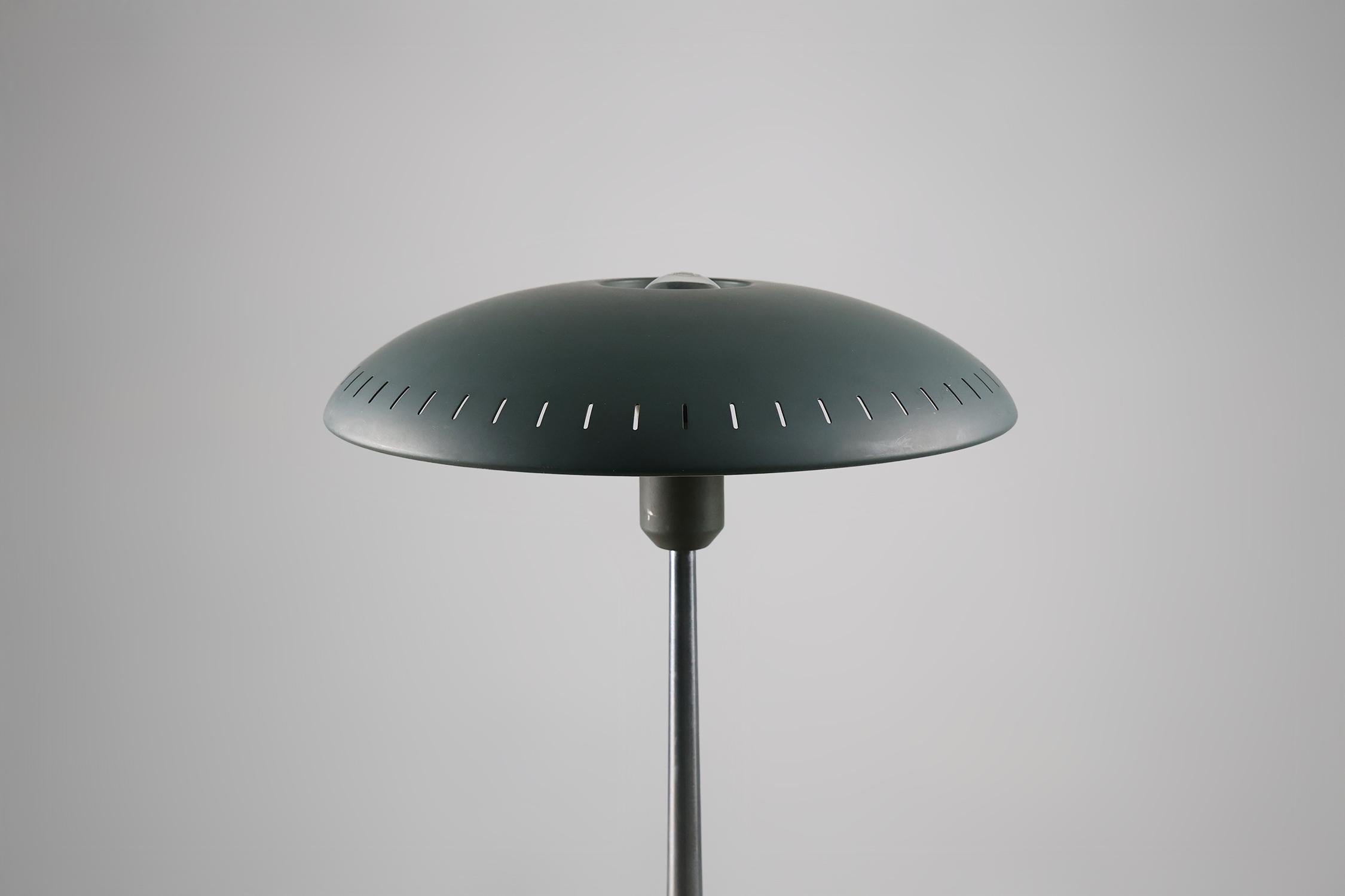Milieu du XXe siècle Lampe de bureau du milieu du siècle par Louis Kalff pour Philips, The Netherlands 1950s en vente