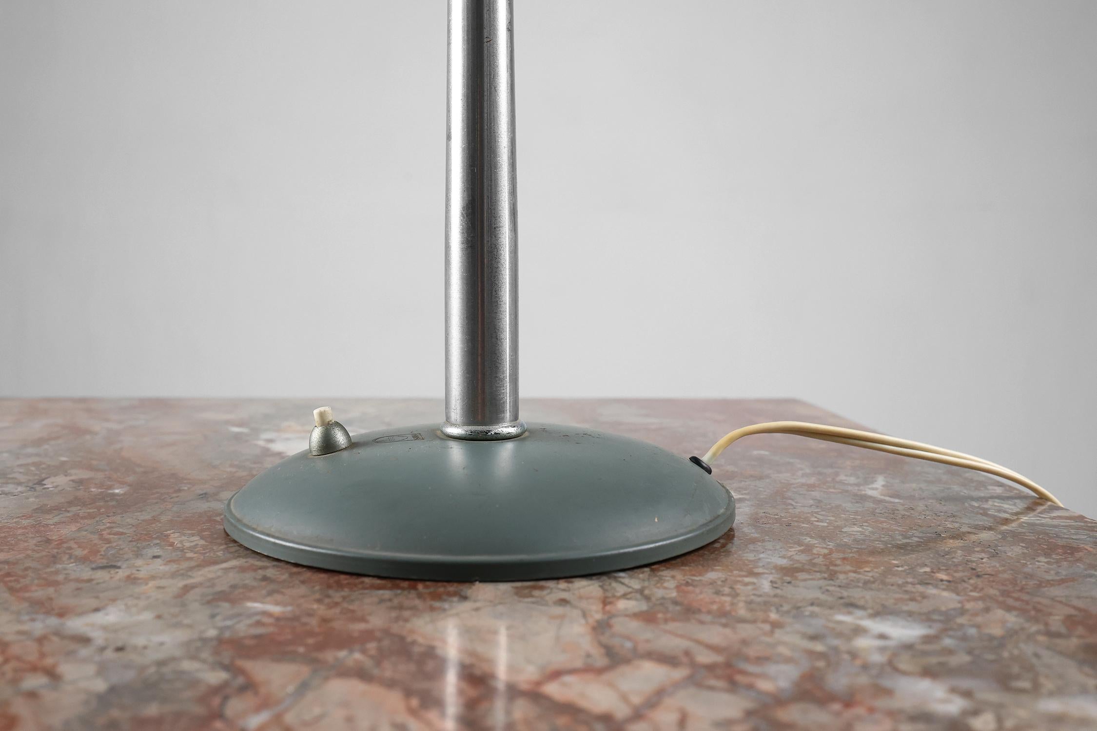 Lampe de bureau du milieu du siècle par Louis Kalff pour Philips, The Netherlands 1950s en vente 2