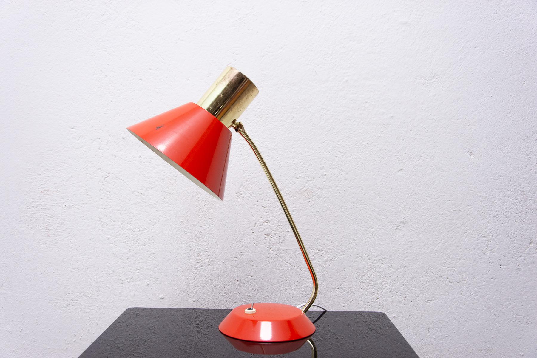 Mid century table lamp, associated with “Brussels period” and world-renowned EXPO58. It was made in the former Czechoslovakia in the 1960´s. Painted in red. Material: metal, aluminum, plastic. In very good Vintage condition, fully functional, new
