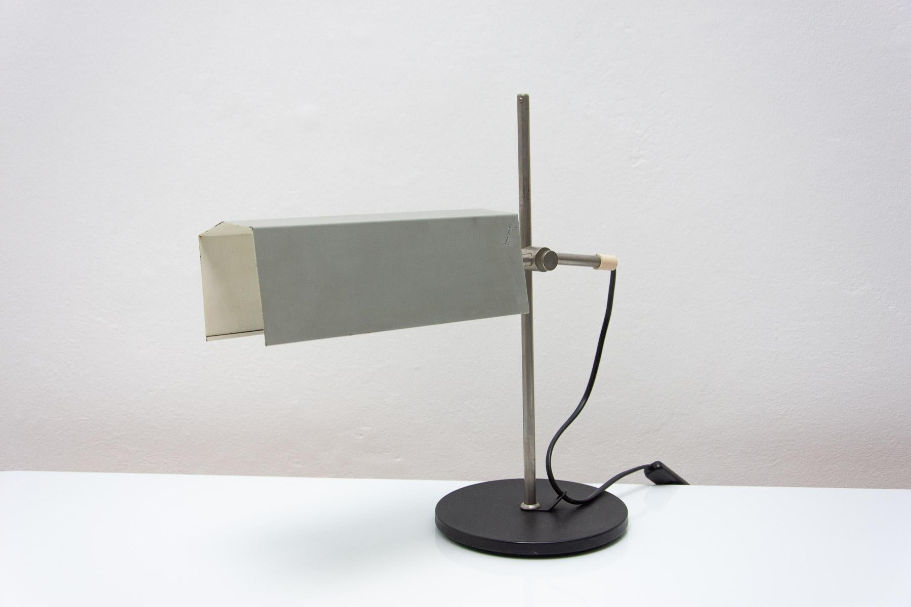 Midcentury desk lamp, associated with “Brussels period” and world-renowned EXPO58. It was made in the former Czechoslovakia in the 1960´s. Material: metal, aluminum, sheet metal.

Overall, it is in very good Vintage condition. New wiring

Works
