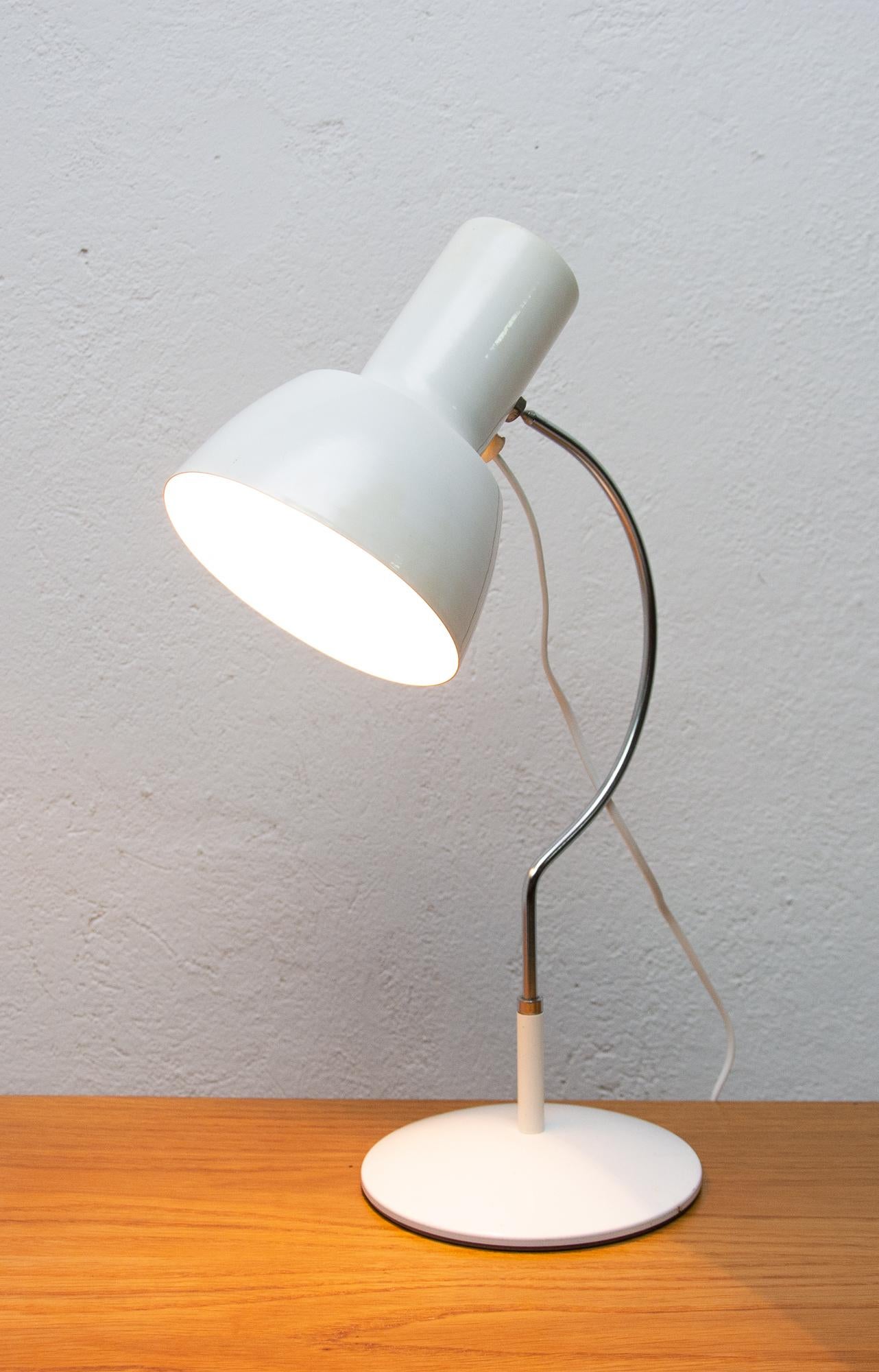 This midcentury table lamp was designed by Josef Hurka for Napako. It features a chrome arched construction to which a gray cone-shaped shade is attached. Other material: Aluminum, plastic. Fully functional, newly wired, the lamp is in very good