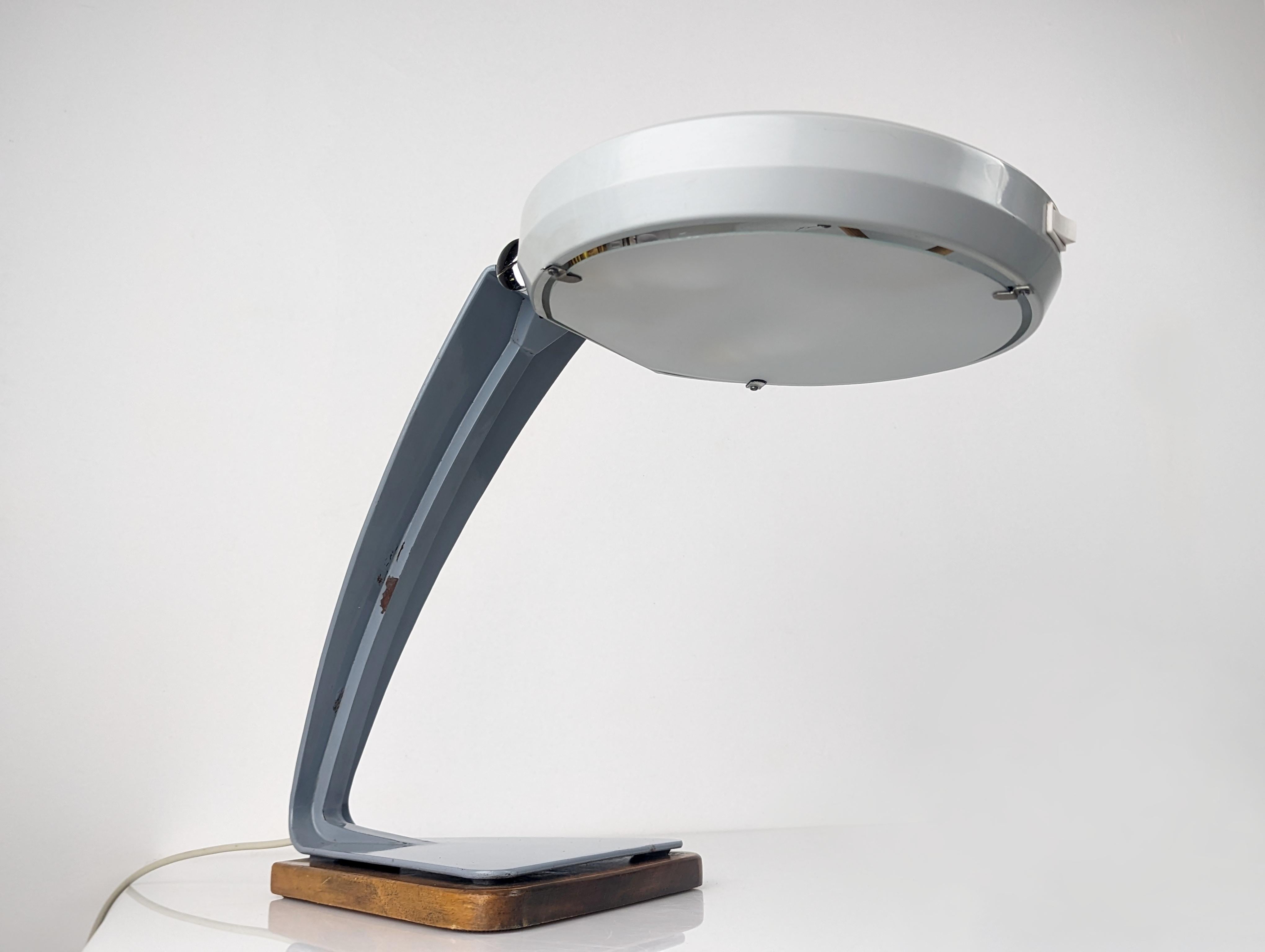 Mid Century Desk Lamp In Good Condition For Sale In Benalmadena, ES