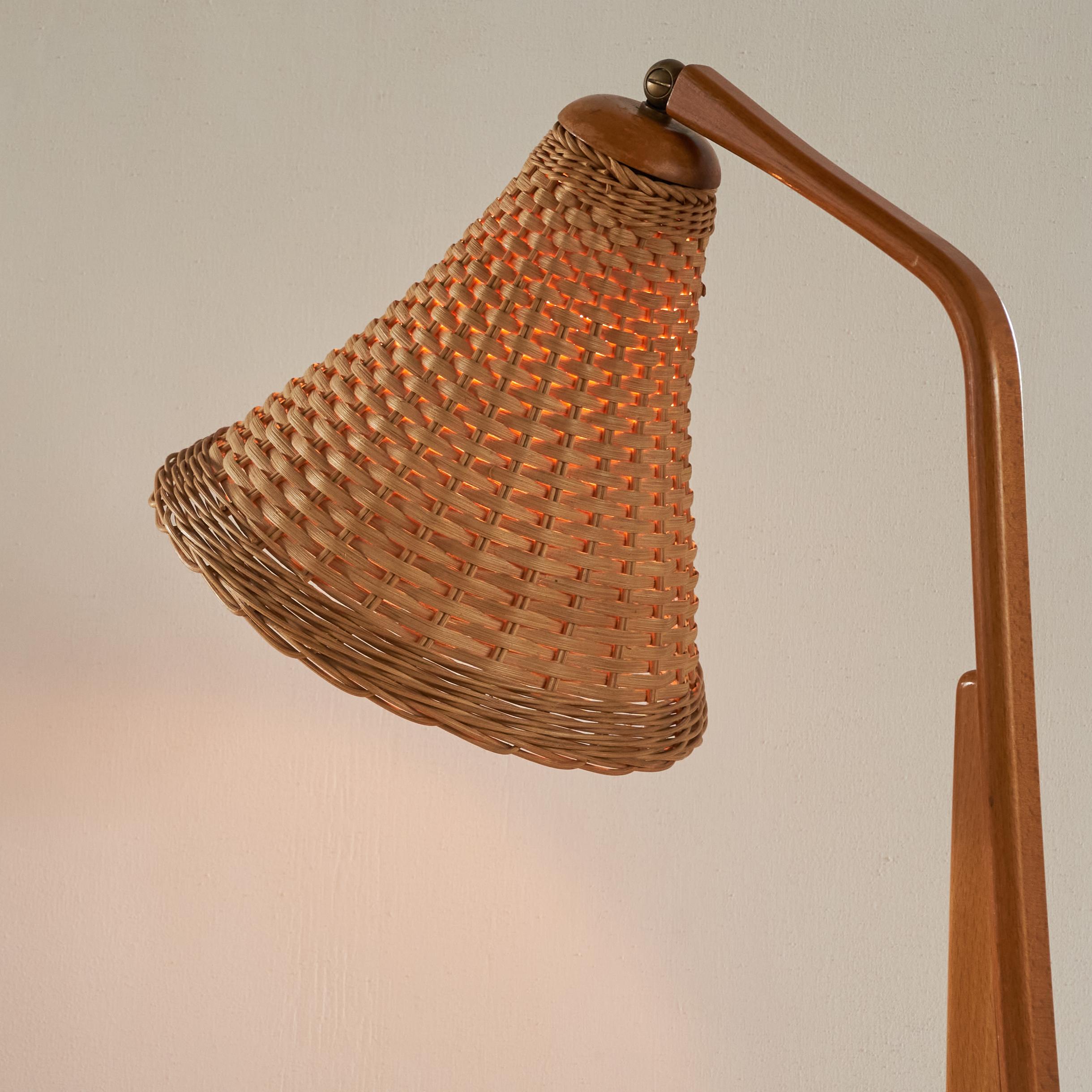 Hand-Crafted Mid Century Desk Lamp in Rattan and Wood 1960s
