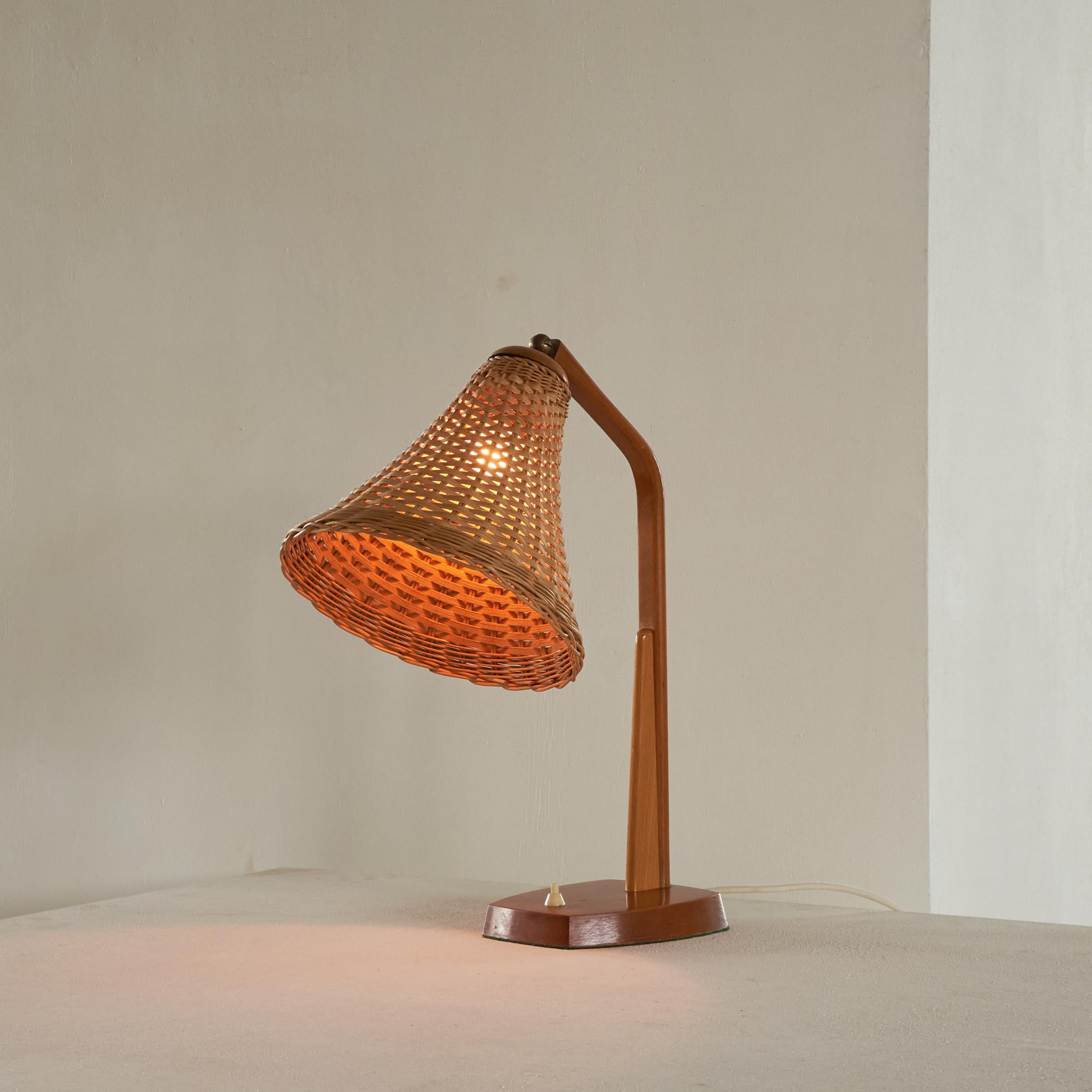 Brass Mid Century Desk Lamp in Rattan and Wood 1960s