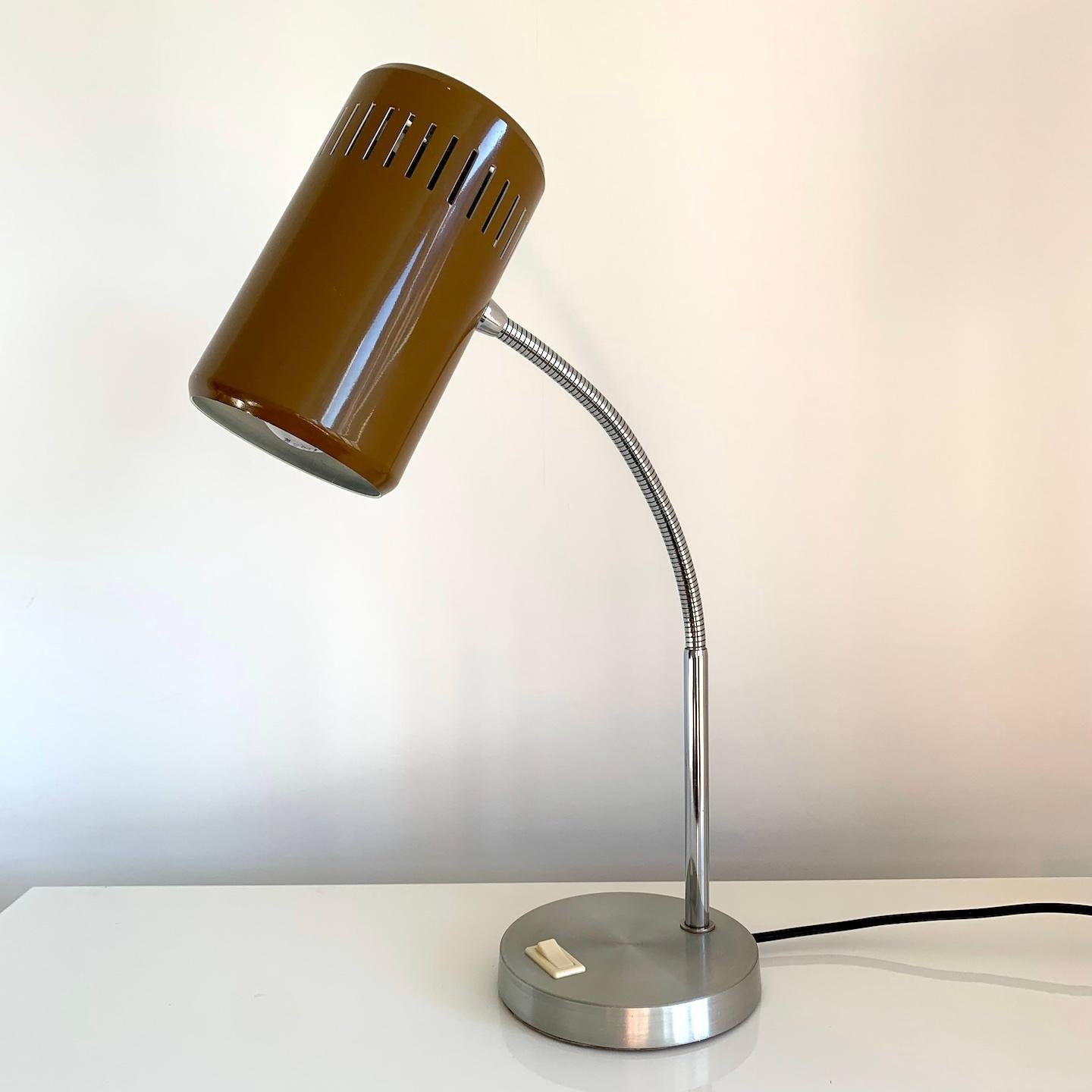 Mid-century desk lamp italian 1970s. Overall excellent vintage condition, the shade has a nice shape and color, circa 1970s. The lamp has been checked and is working correctly with an earthed uk plug fitted. Sizing approx: Shade 10x17 cm. Height: