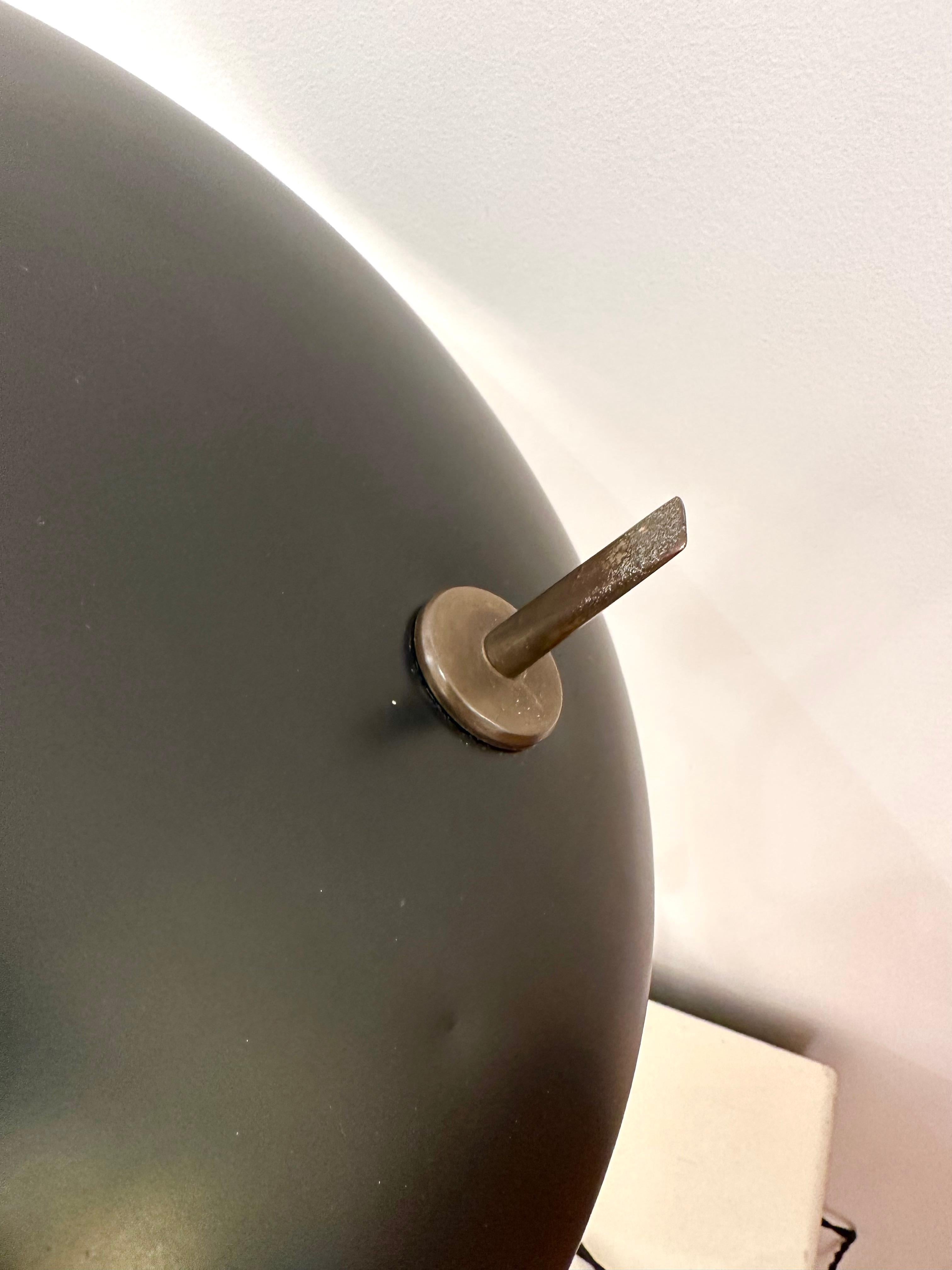 Mid-Century-Schreibtischlampe aus lackiertem Metall, Messing und Marmor von Lumen, Italien, 1950er Jahre im Zustand „Gut“ im Angebot in SAINT-OUEN, FR