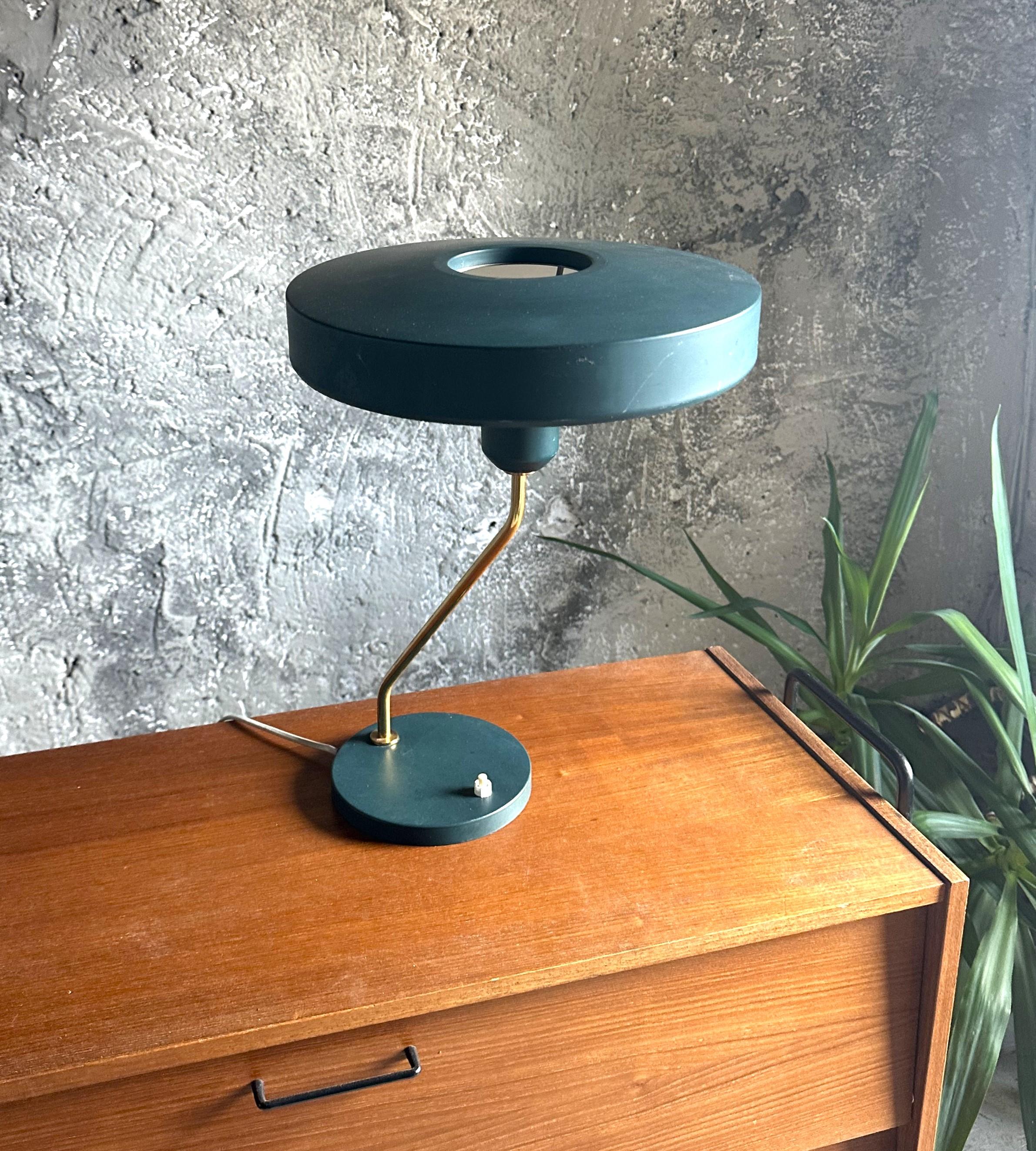 Schreibtischlampe aus der Mitte des Jahrhunderts „Romeo“ von Louis Kalff für Philips, 1950

unterzeichnet.
