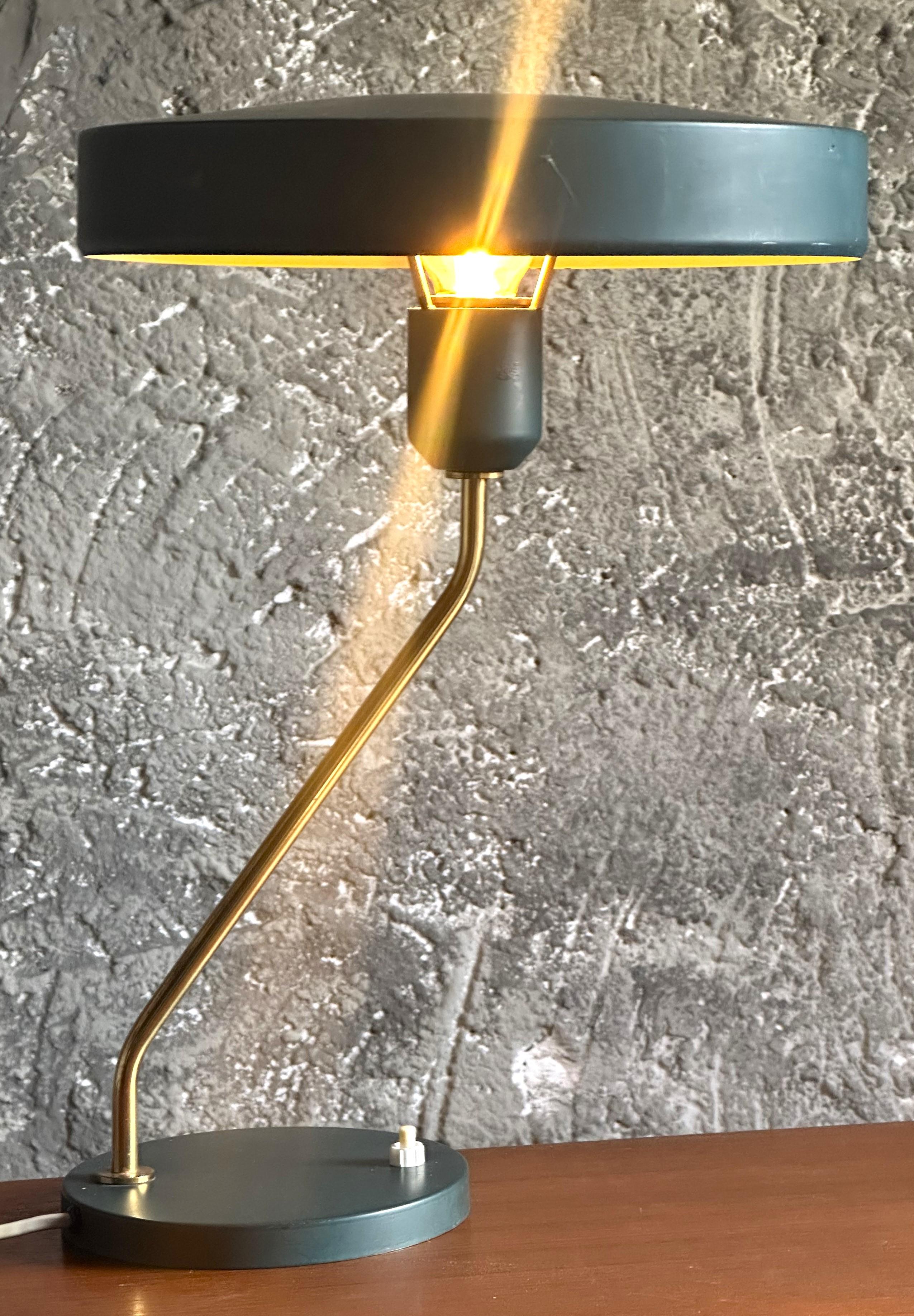Schreibtischlampe aus der Mitte des Jahrhunderts „Romeo“ von Louis Kalff für Philips, 1950 (Metall) im Angebot
