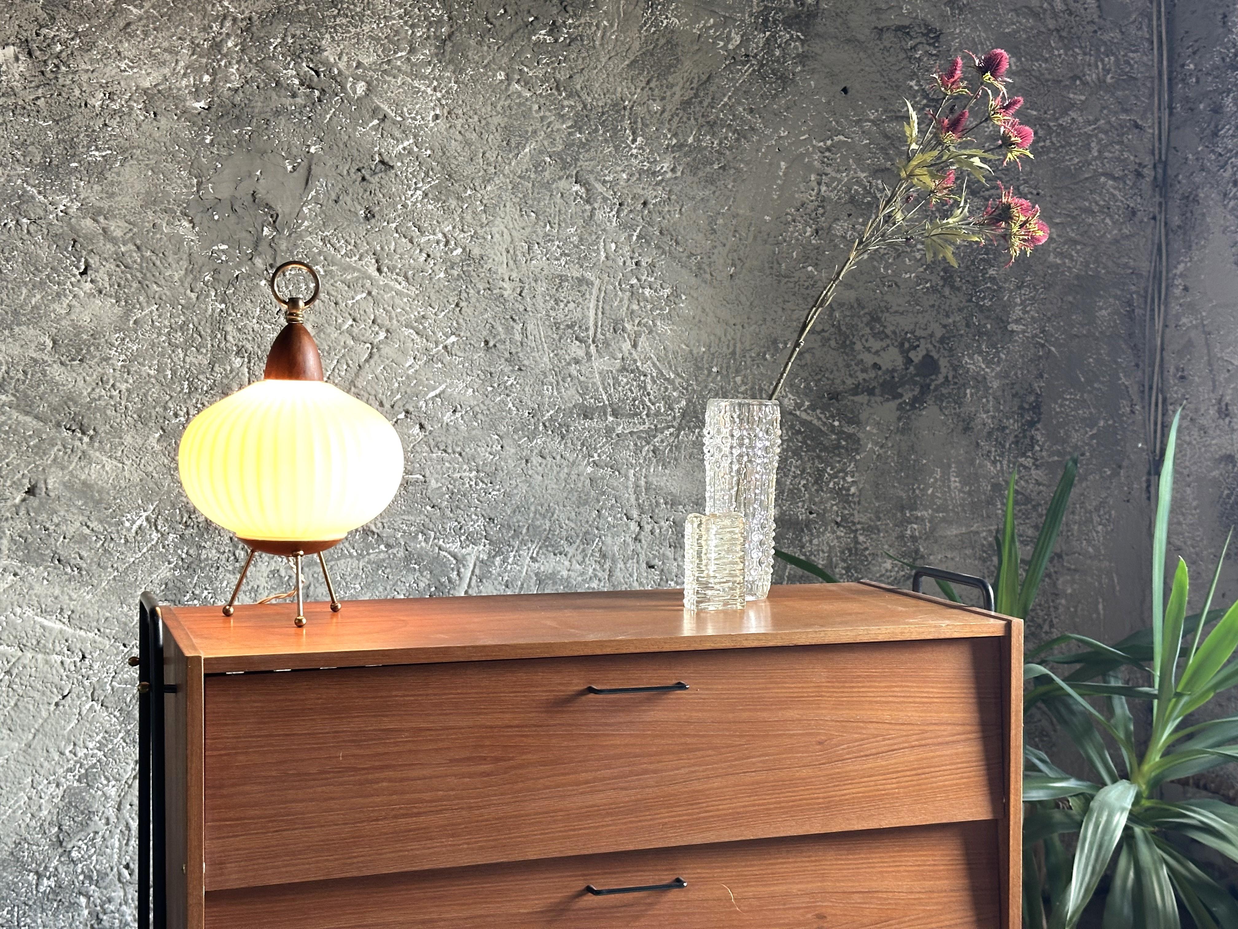 Lampada da scrivania di metà secolo in teak e ottone, Danimarca 1960 in vendita 4