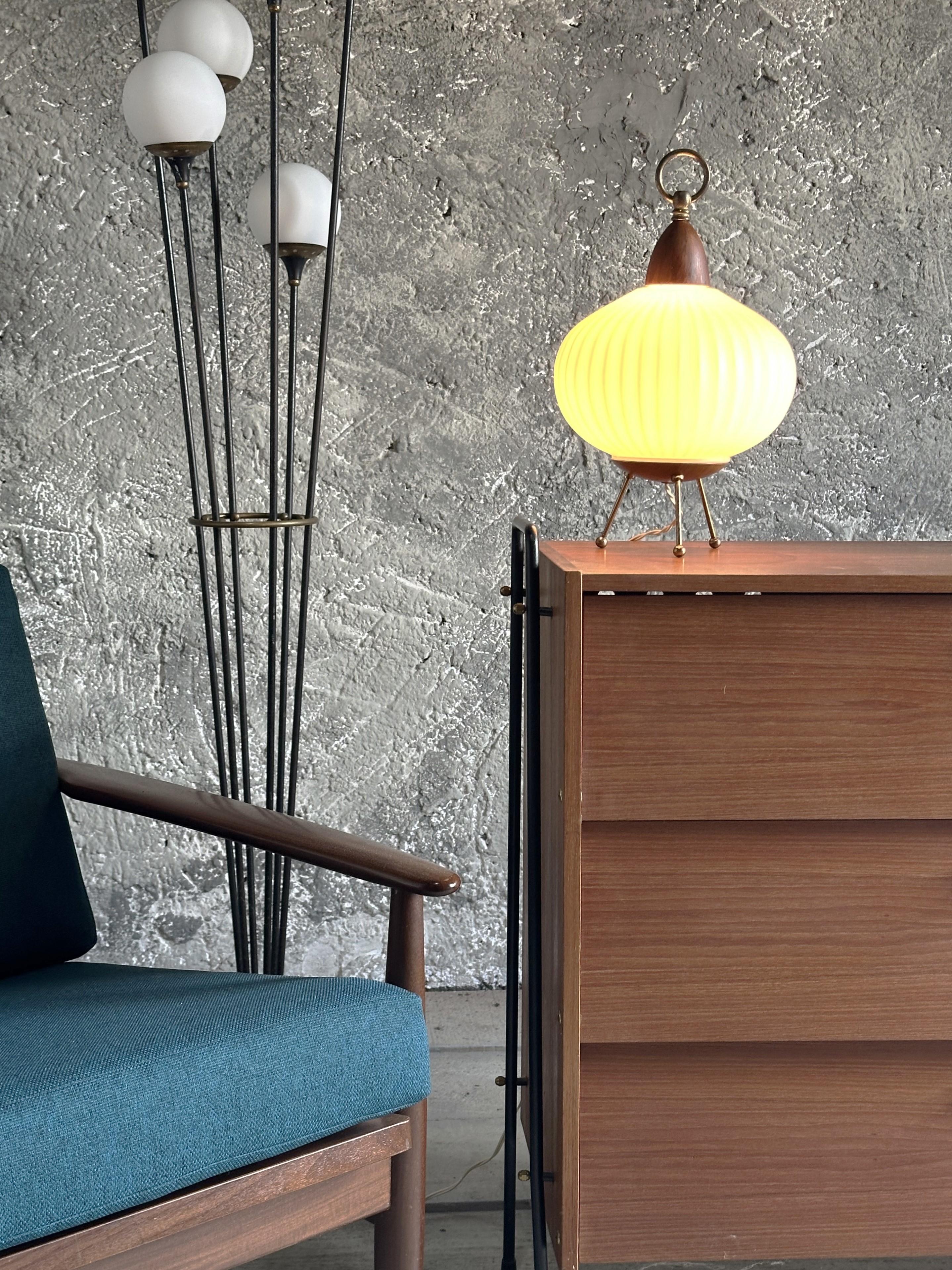 Lampada da scrivania di metà secolo in teak e ottone, Danimarca 1960 in vendita 5