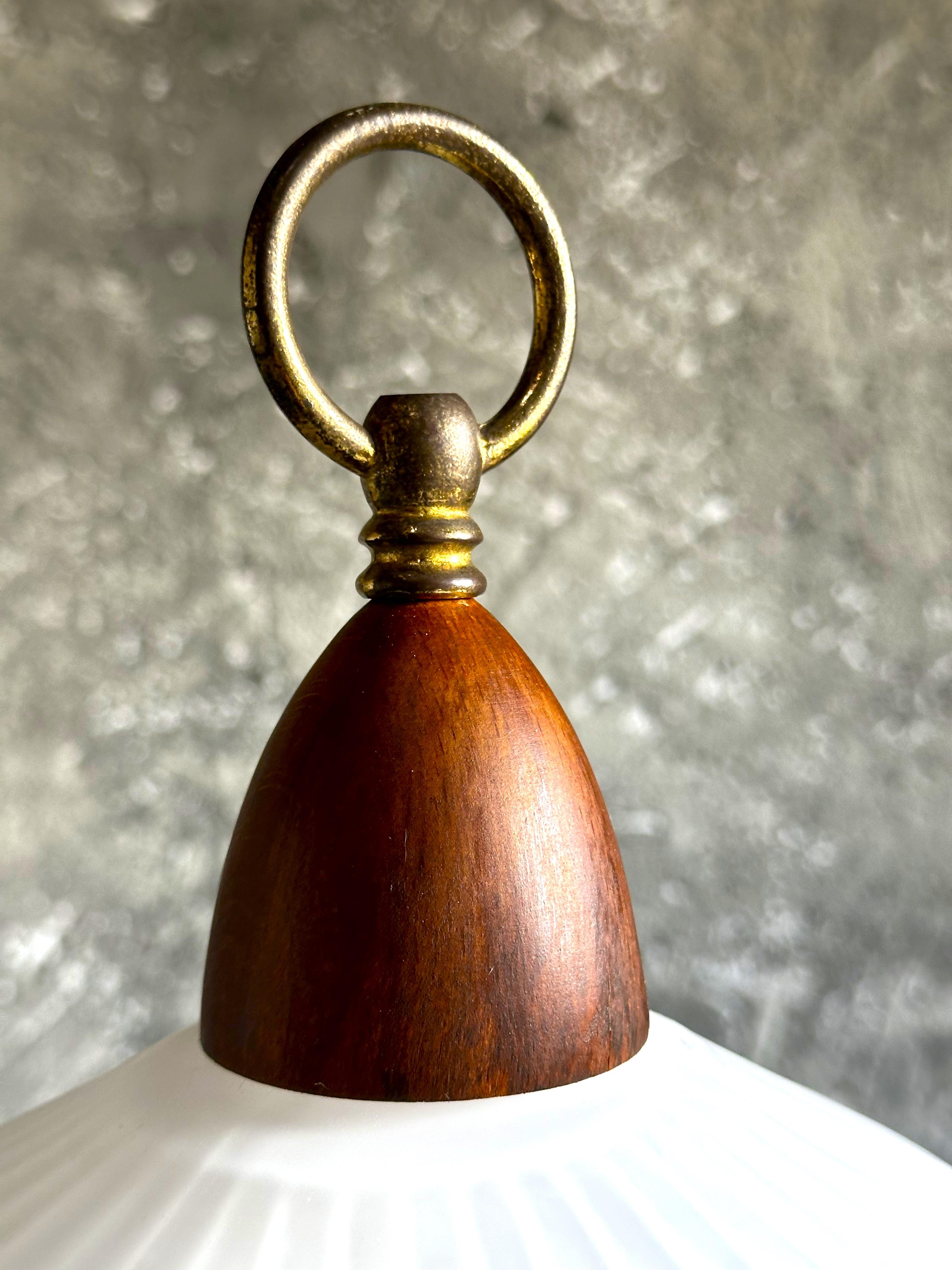 Lampada da scrivania di metà secolo in teak e ottone, Danimarca 1960 in vendita 7