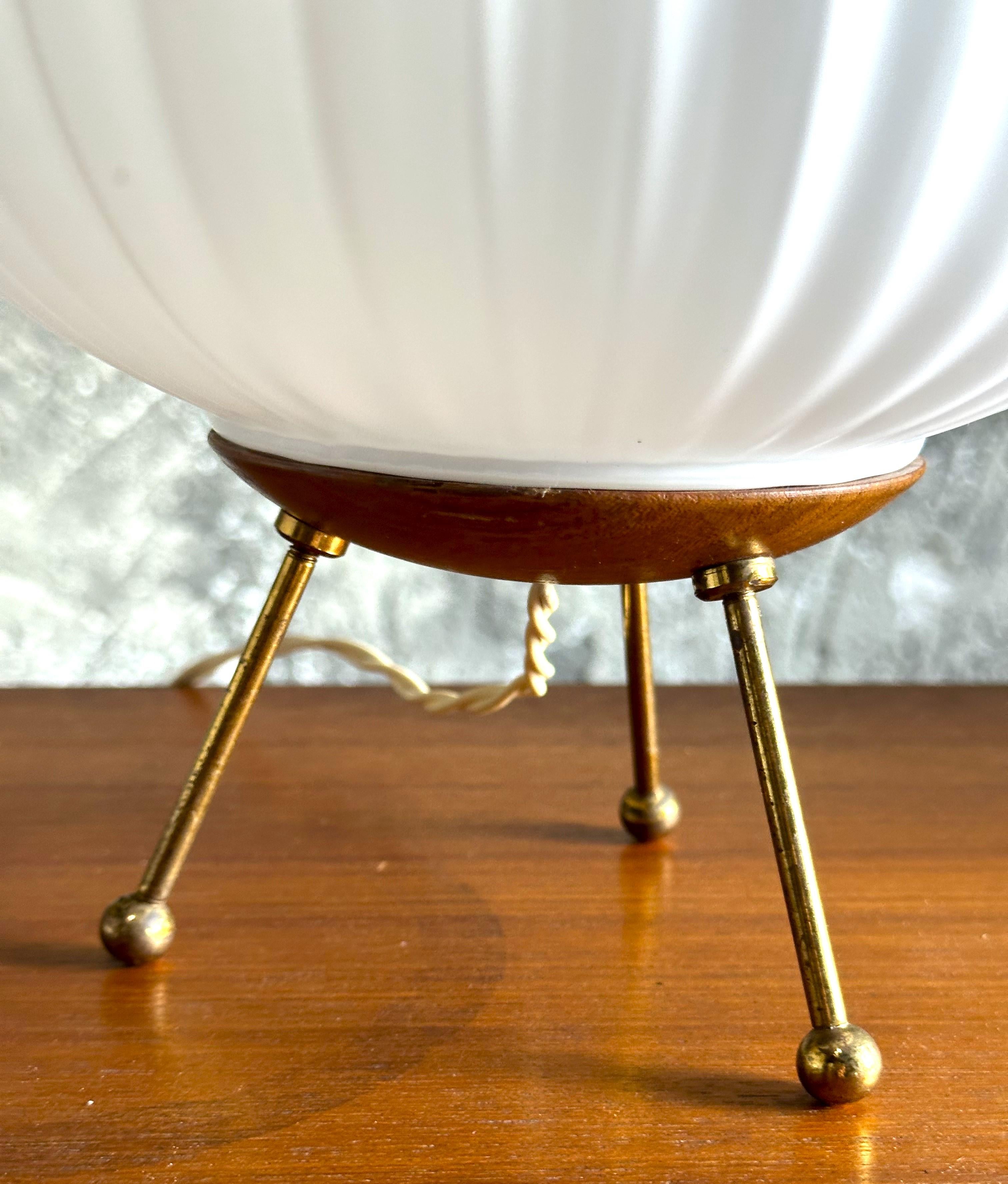 Lampada da scrivania di metà secolo in teak e ottone, Danimarca 1960 in vendita 9