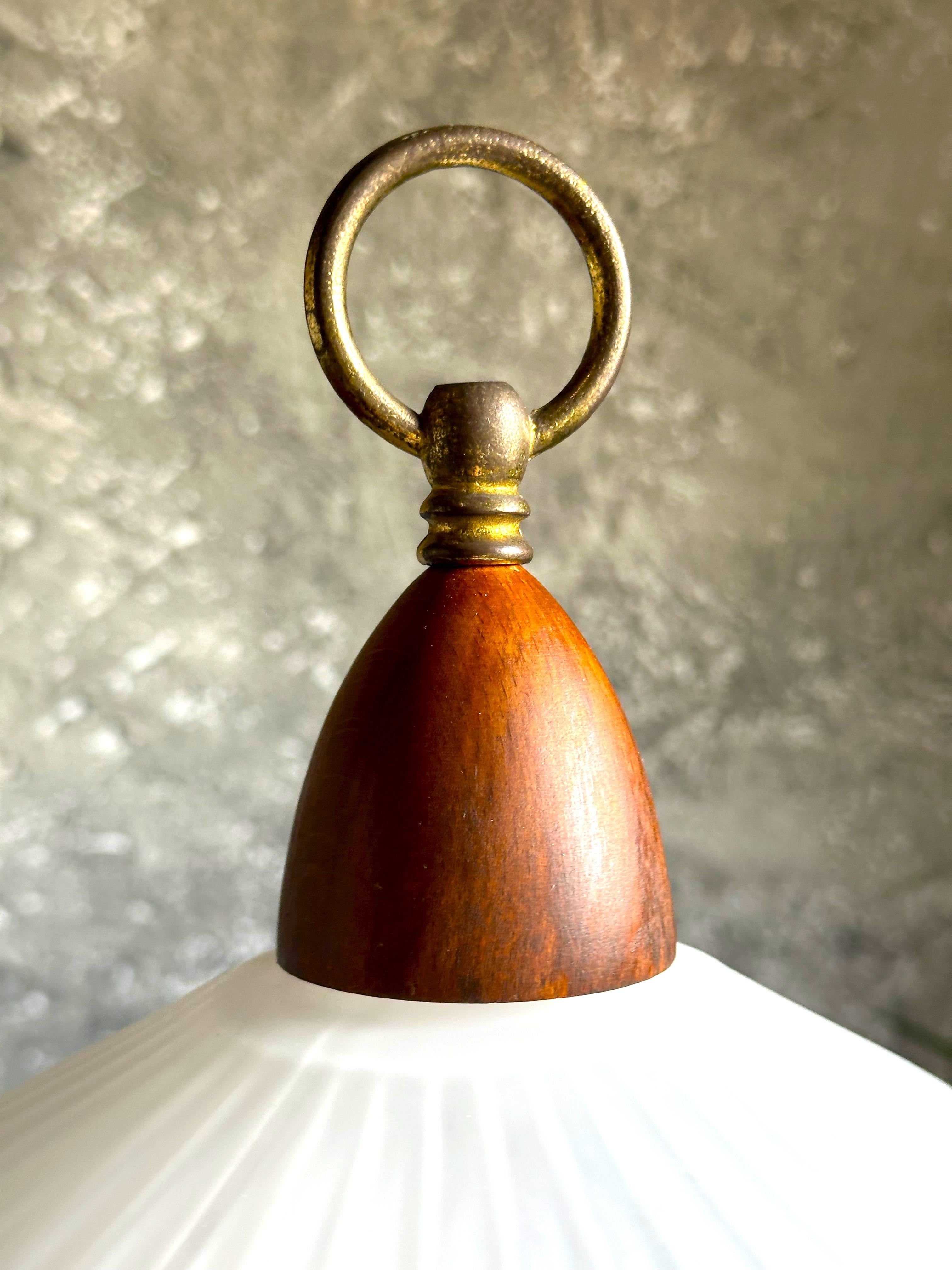 Danese Lampada da scrivania di metà secolo in teak e ottone, Danimarca 1960 in vendita