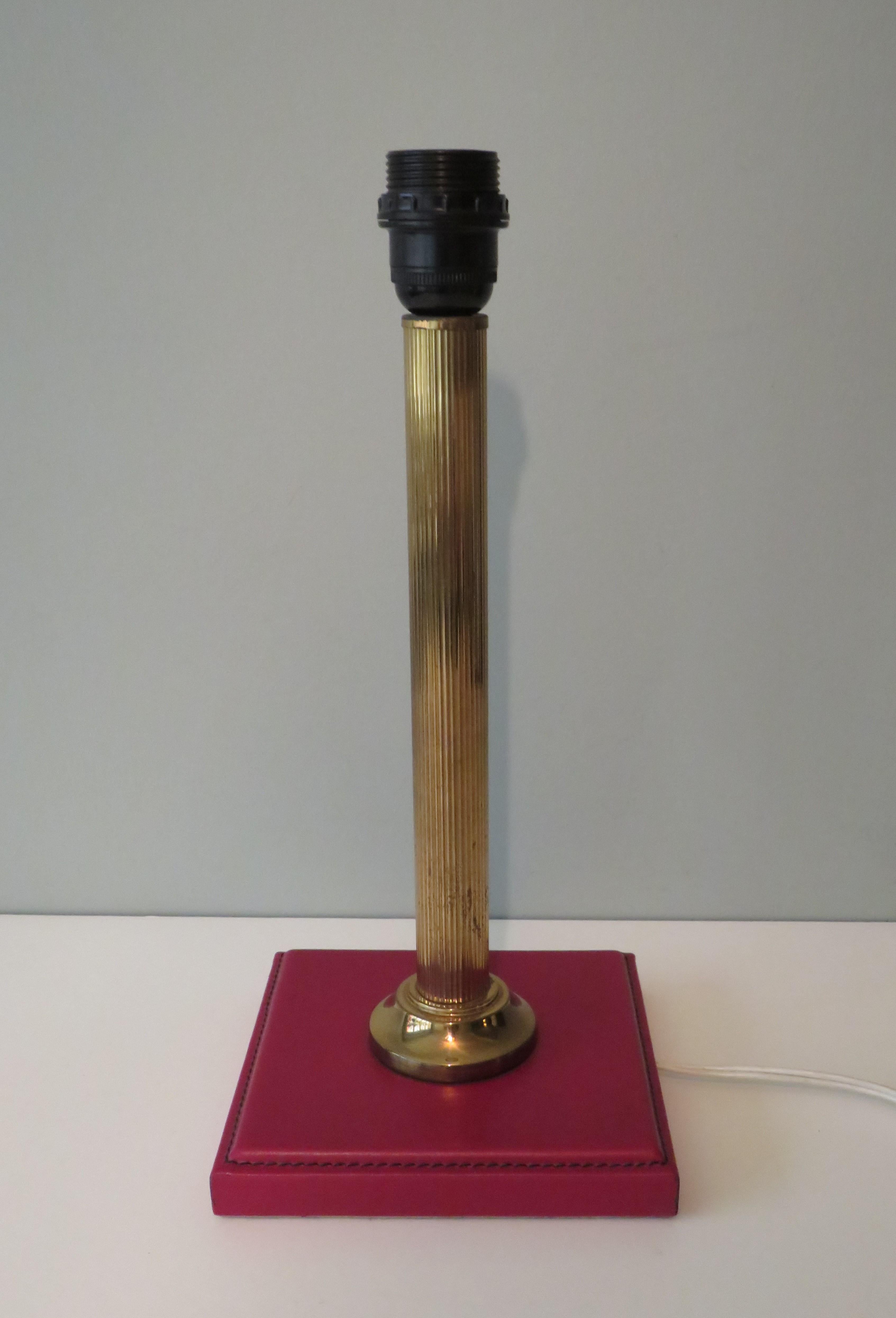 Lámpara de escritorio de mediados de siglo con base de cuero al estilo de J. Adnet, Francia 1960 en venta 2