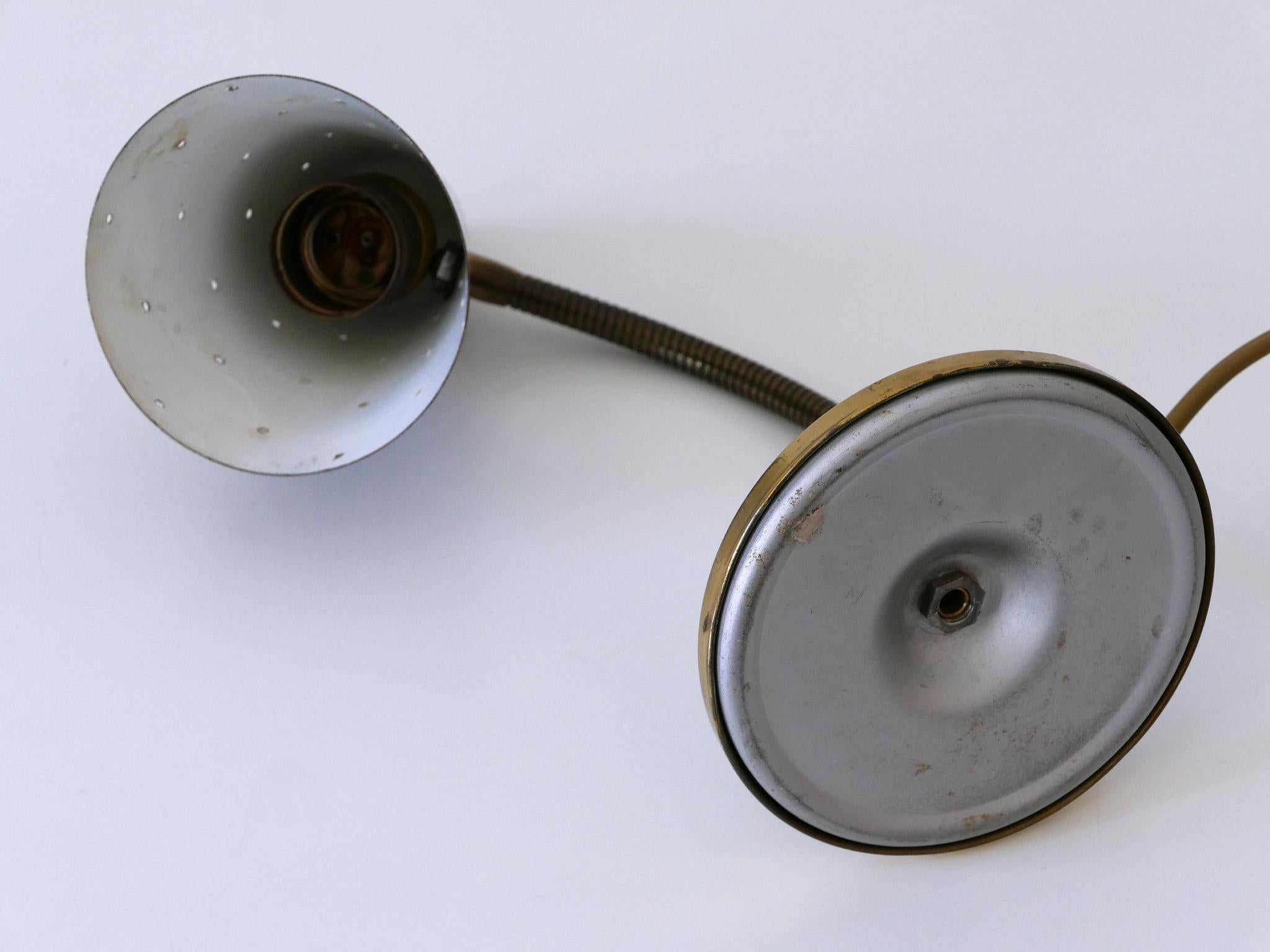 Lampe de bureau ou lampe de table du milieu du siècle par Vereinigte Werkstätten Allemagne 1950s en vente 13