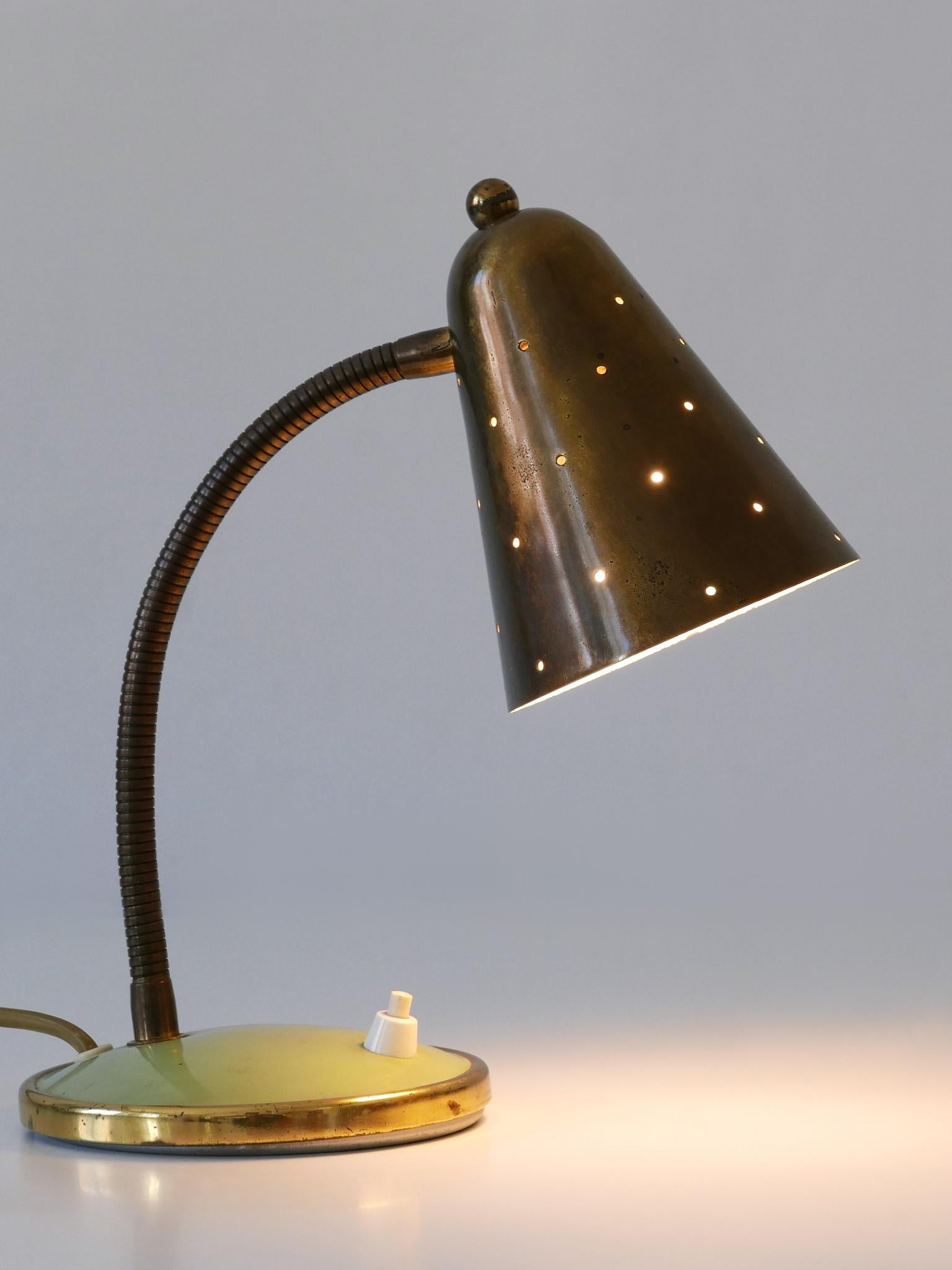 Milieu du XXe siècle Lampe de bureau ou lampe de table du milieu du siècle par Vereinigte Werkstätten Allemagne 1950s en vente