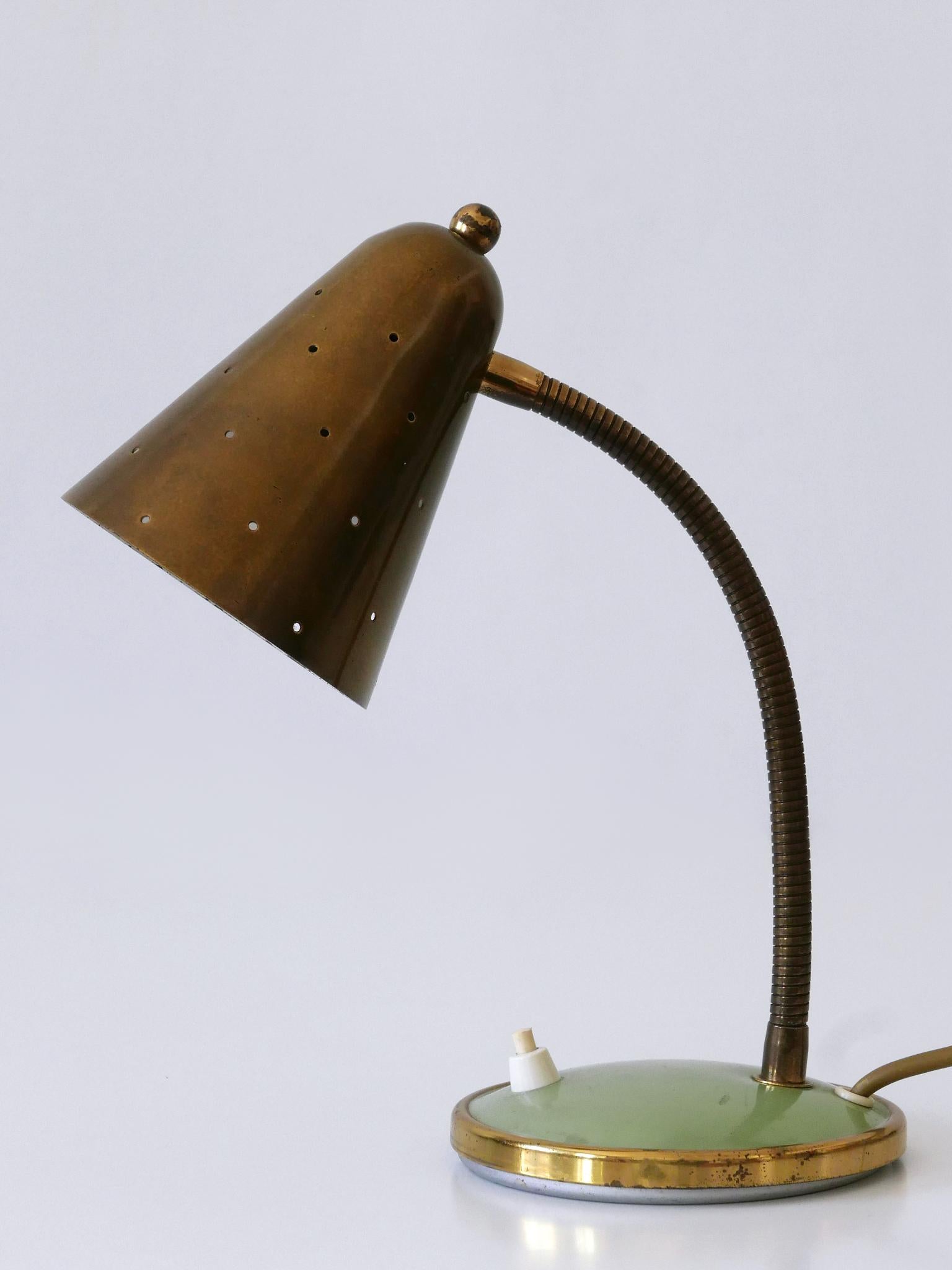 Lampe de bureau ou lampe de table du milieu du siècle par Vereinigte Werkstätten Allemagne 1950s en vente 2