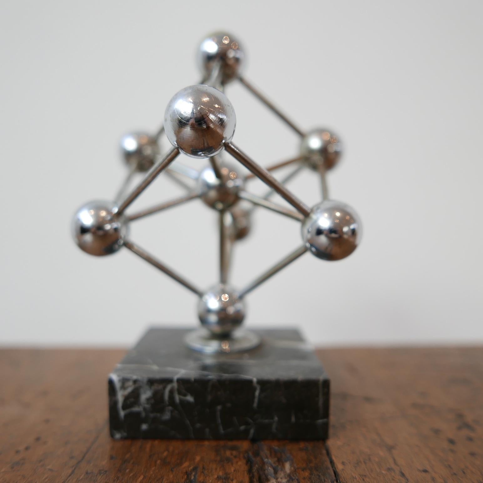 Schreibtischmodell des Atomium-Gebäudes aus der Mitte des Jahrhunderts (Belgisch) im Angebot