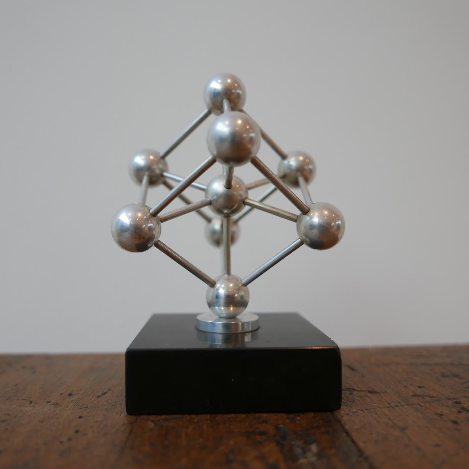 Milieu du XXe siècle Modèle de bureau du milieu du siècle dernier de l' Atomium en vente