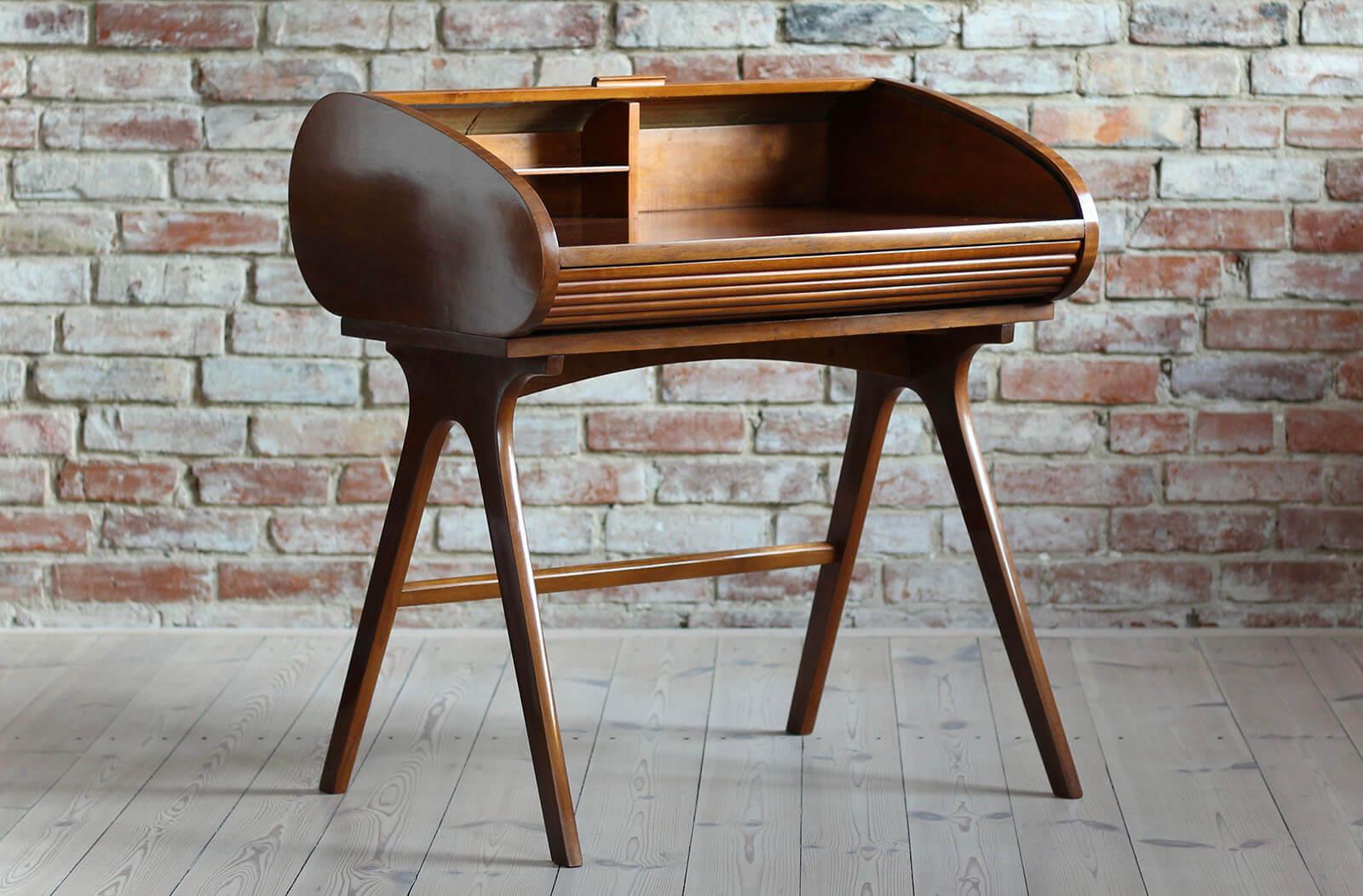 Mid-Century Desk with Roll-Top, Walnut Veneer, 1950s, Fully Restored In Good Condition In Wrocław, Poland