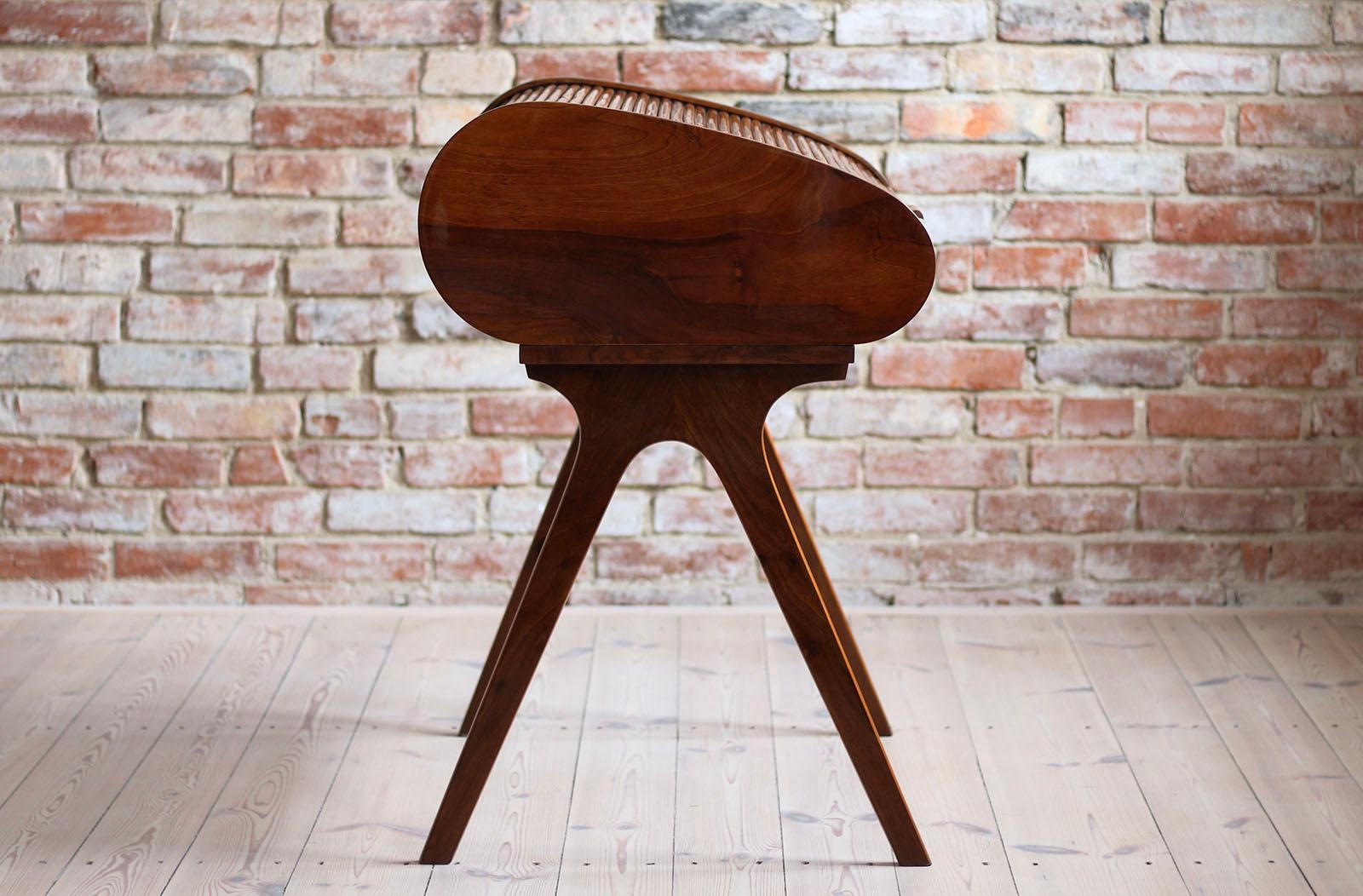 Midcentury Desk with Roll-Top, Walnut Veneer, 1950s, Fully Restored In Good Condition In Wrocław, Poland