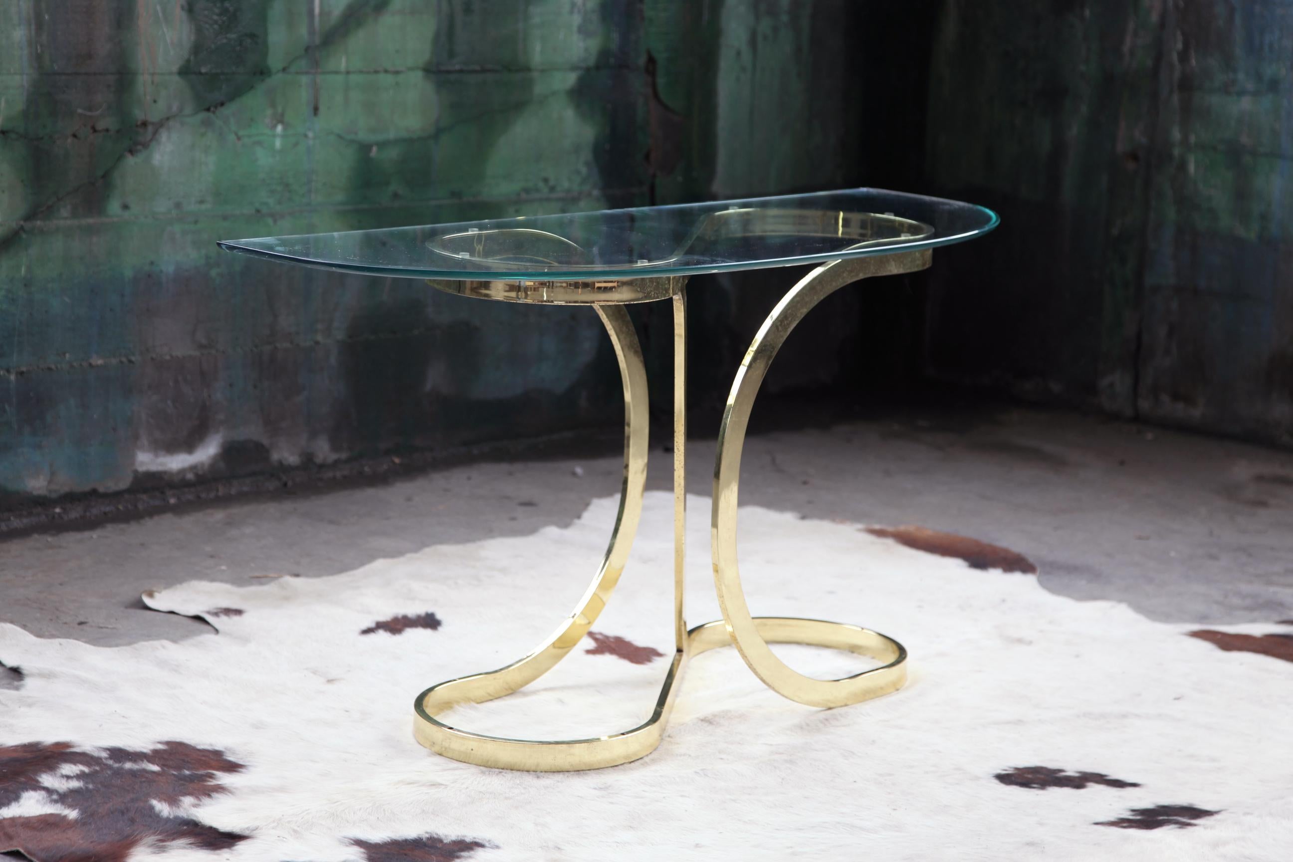 Midcentury DIA Design Institute of America Brass Ribbon Curved Console Table In Good Condition For Sale In Basel, BS